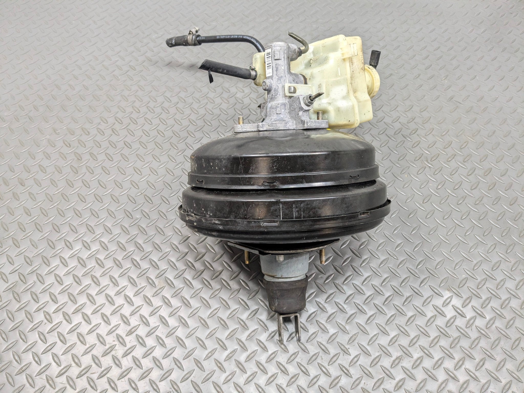 2003 - 2005 LAND ROVER RANGE ROVER OEM POWER BRAKE BOOSTER WITH MASTER CYLINDER