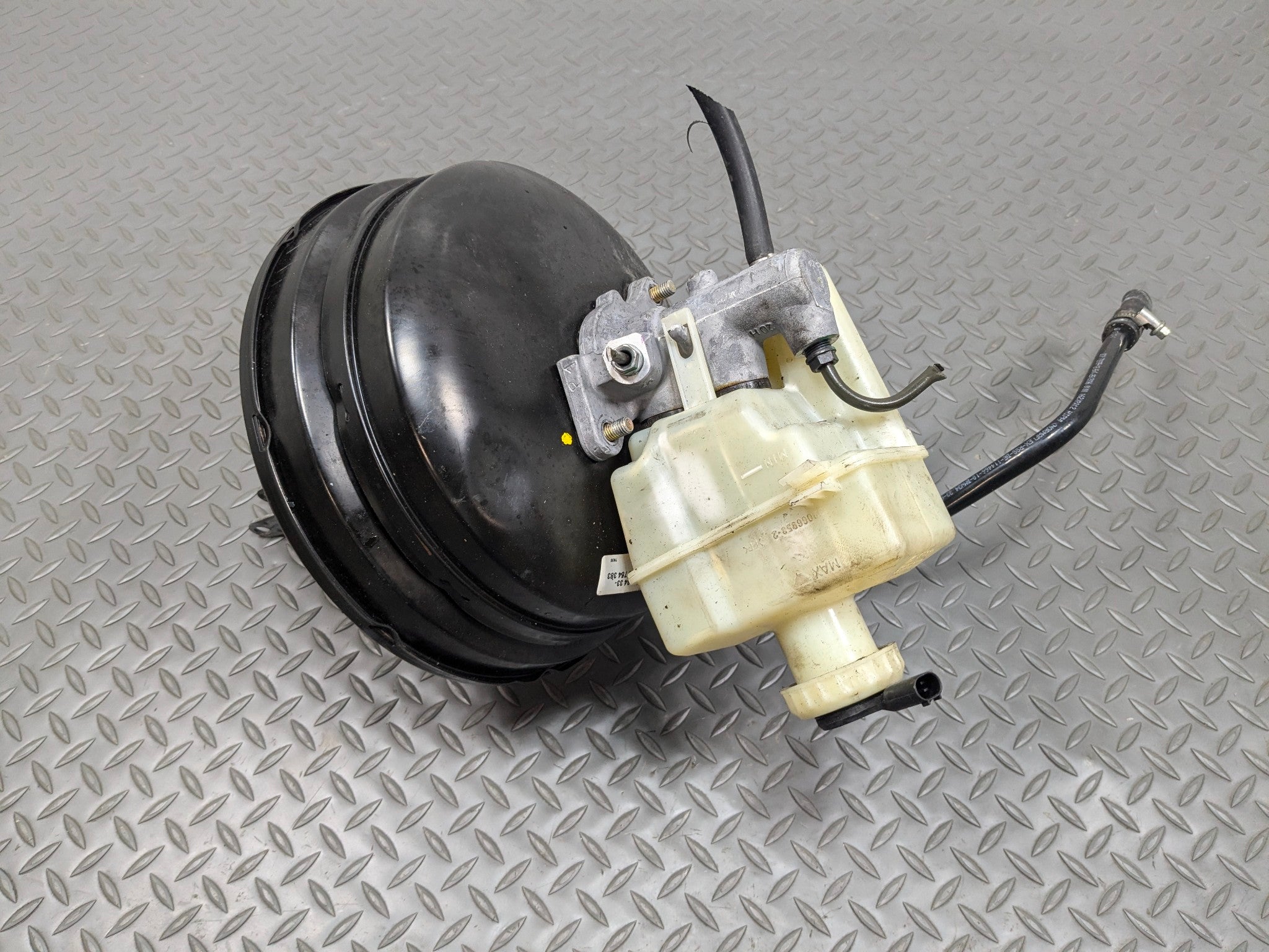 2003 - 2005 LAND ROVER RANGE ROVER OEM POWER BRAKE BOOSTER WITH MASTER CYLINDER