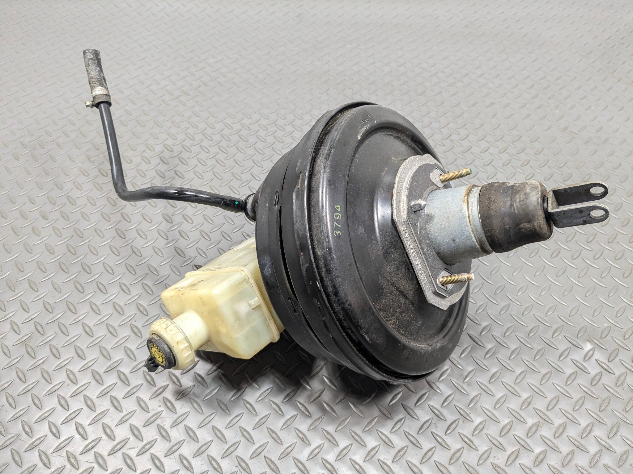 2003 - 2005 LAND ROVER RANGE ROVER OEM POWER BRAKE BOOSTER WITH MASTER CYLINDER