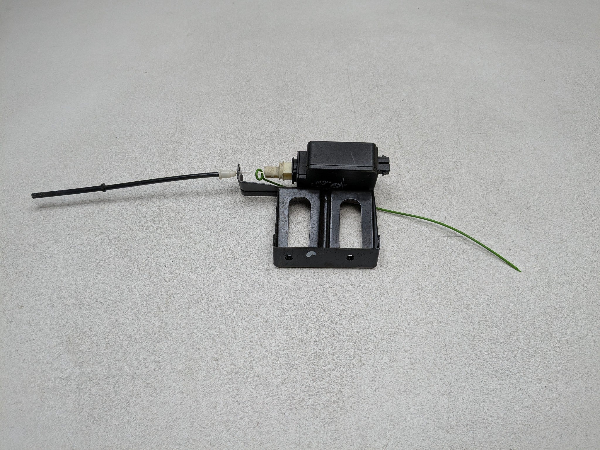 2003 - 2005 LAND ROVER RANGE ROVER OEM FUEL TANK FILLER DOOR LID LOCK ACTUATOR