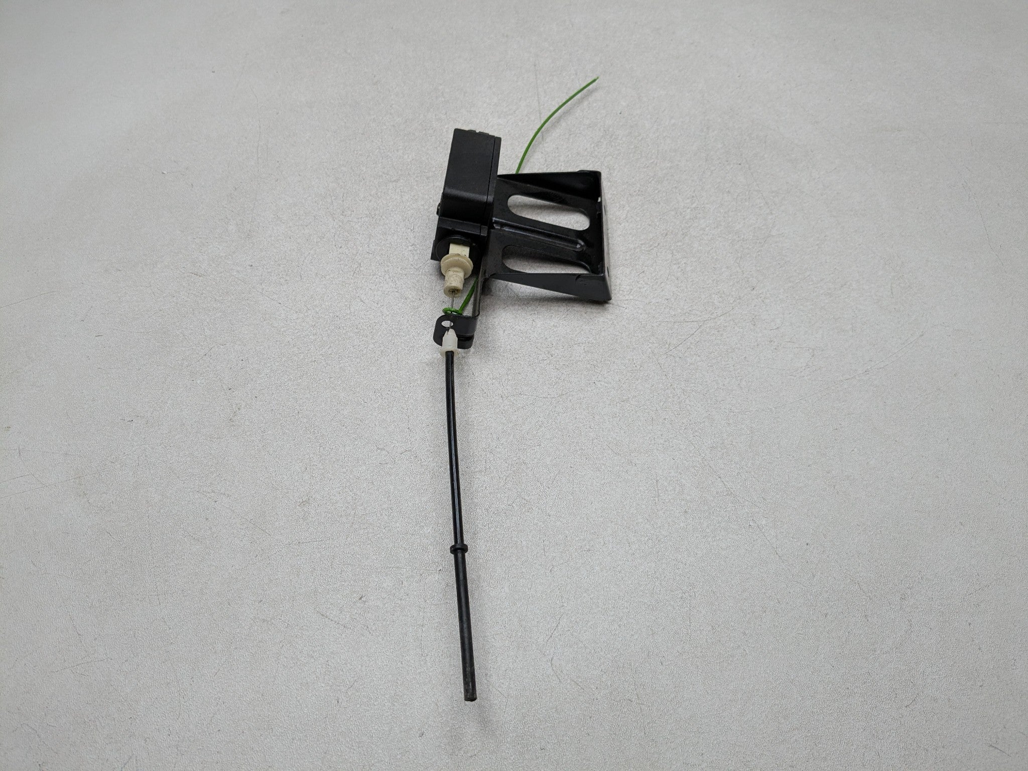 2003 - 2005 LAND ROVER RANGE ROVER OEM FUEL TANK FILLER DOOR LID LOCK ACTUATOR