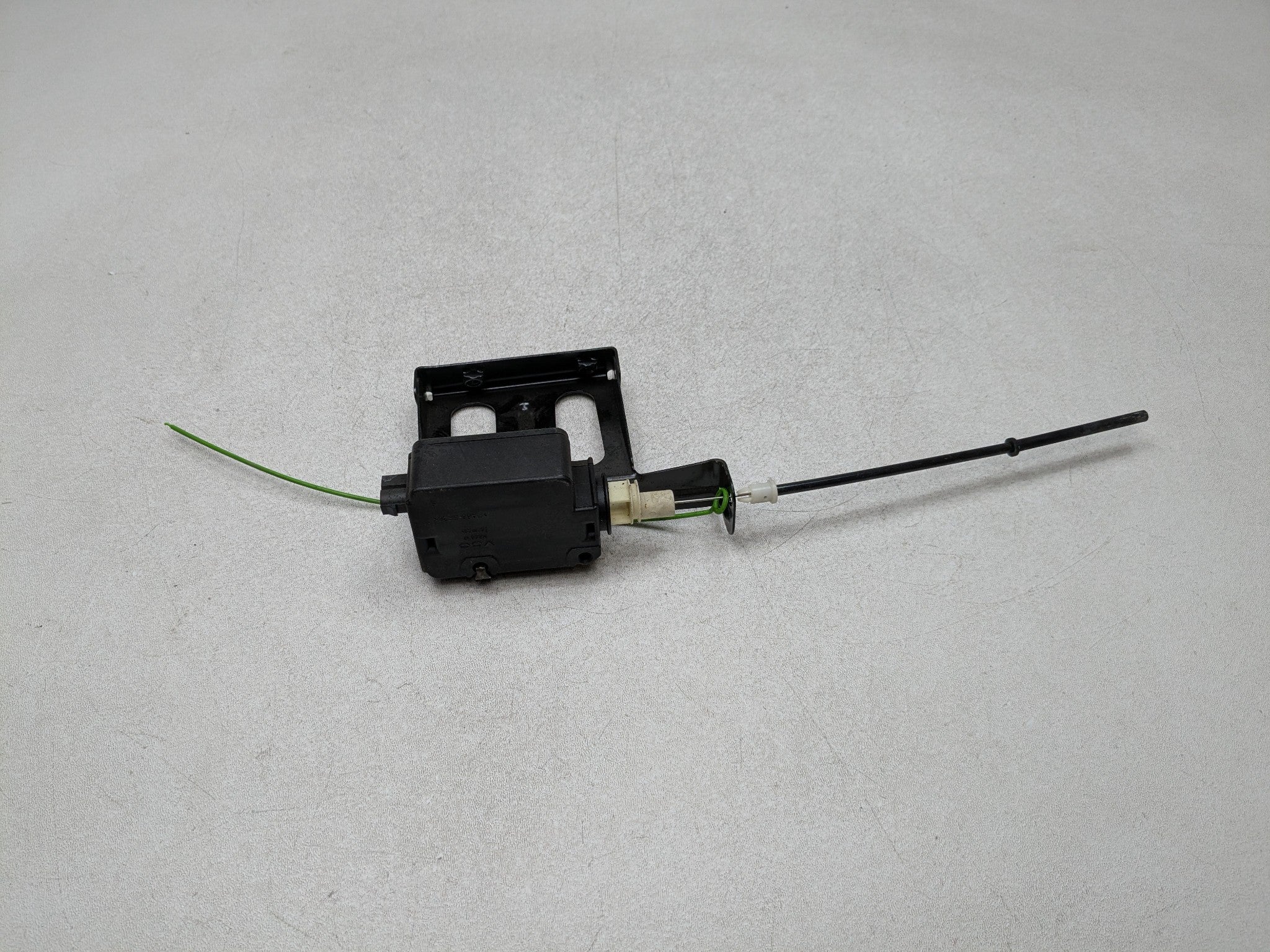 2003 - 2005 LAND ROVER RANGE ROVER OEM FUEL TANK FILLER DOOR LID LOCK ACTUATOR