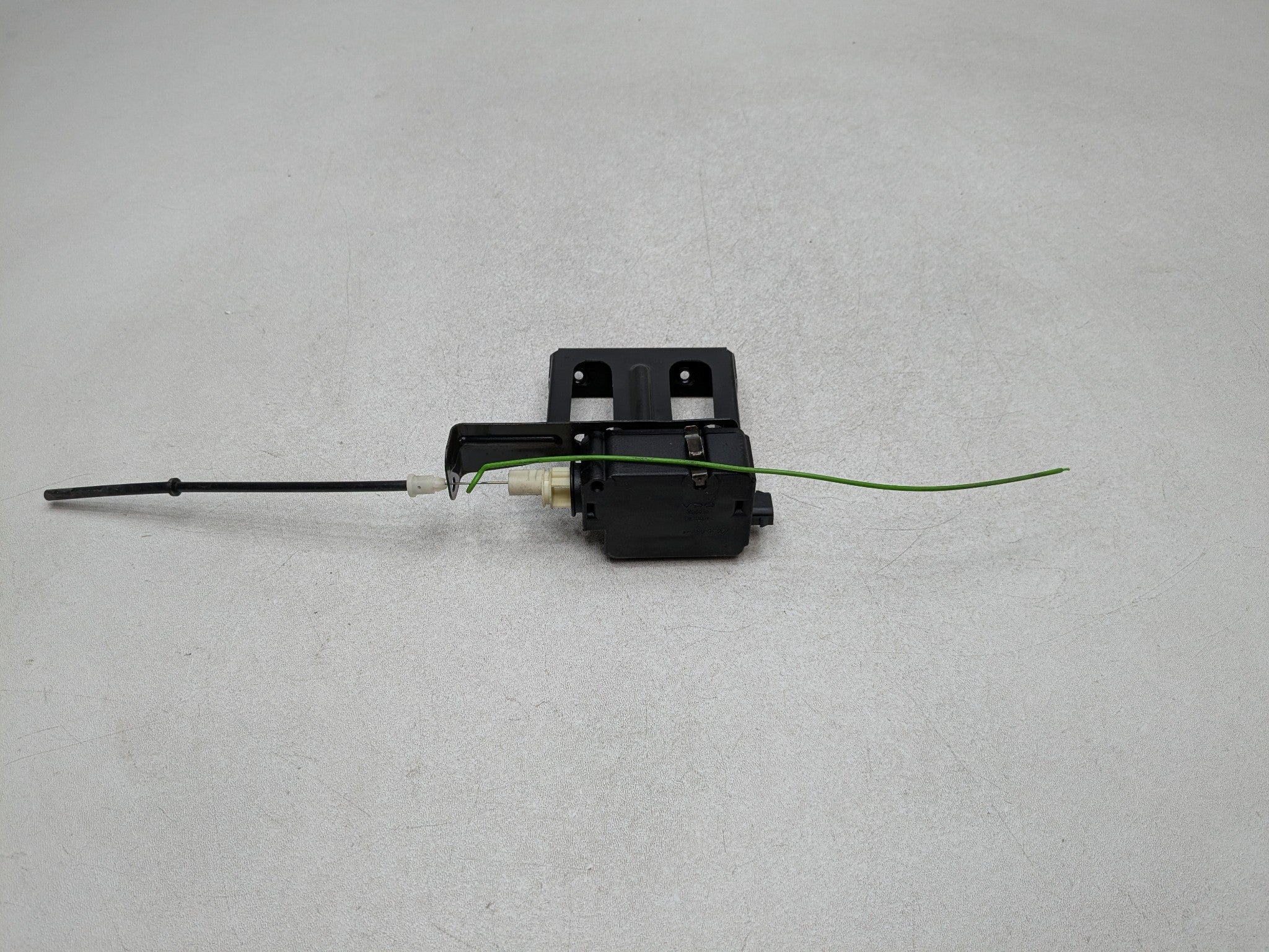 2003 - 2005 LAND ROVER RANGE ROVER OEM FUEL TANK FILLER DOOR LID LOCK ACTUATOR