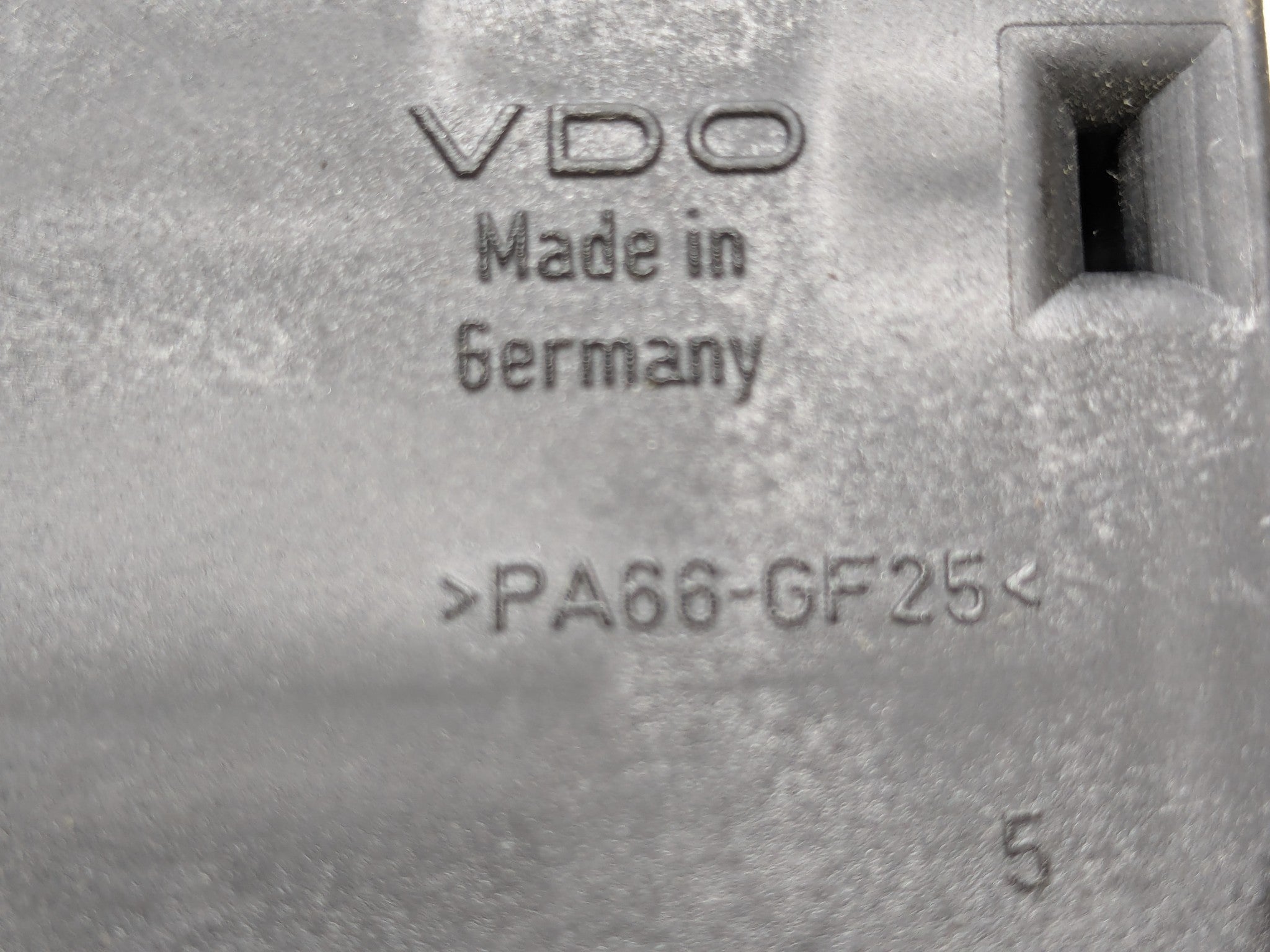 2003 - 2005 LAND ROVER RANGE ROVER OEM FUEL TANK FILLER DOOR LID LOCK ACTUATOR