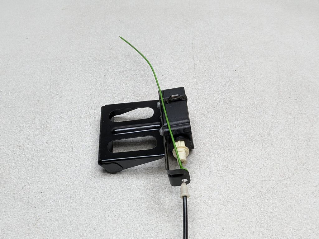 2003 - 2005 LAND ROVER RANGE ROVER OEM FUEL TANK FILLER DOOR LID LOCK ACTUATOR