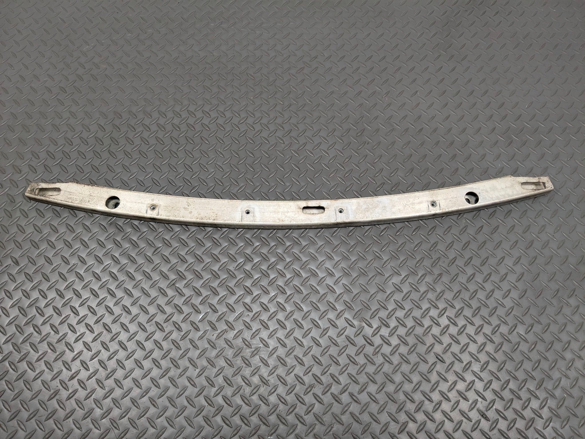 2003 - 2005 LAND ROVER RANGE ROVER OEM FRONT BUMPER COVER CENTER SUPPORT BRACKET