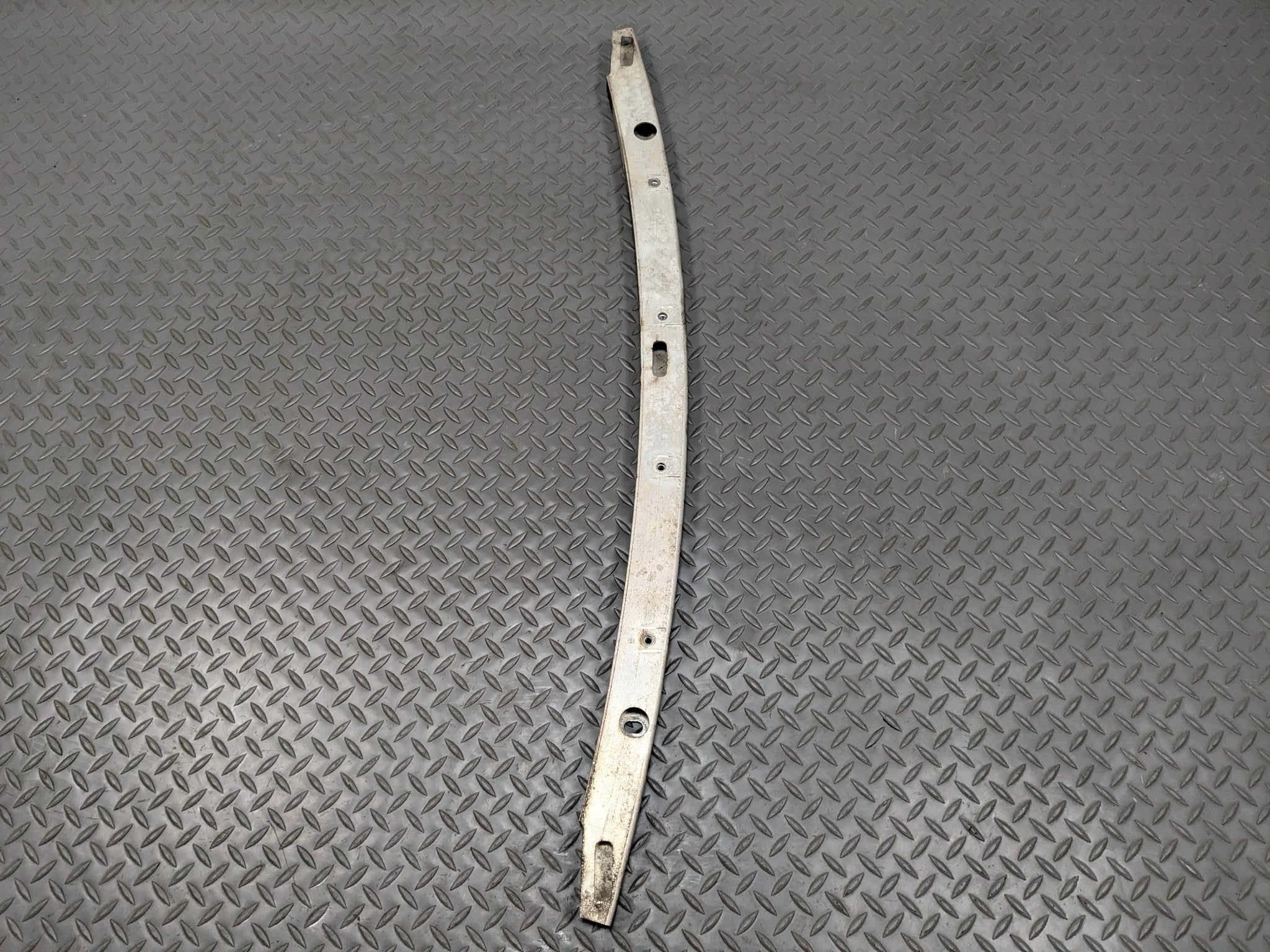 2003 - 2005 LAND ROVER RANGE ROVER OEM FRONT BUMPER COVER CENTER SUPPORT BRACKET