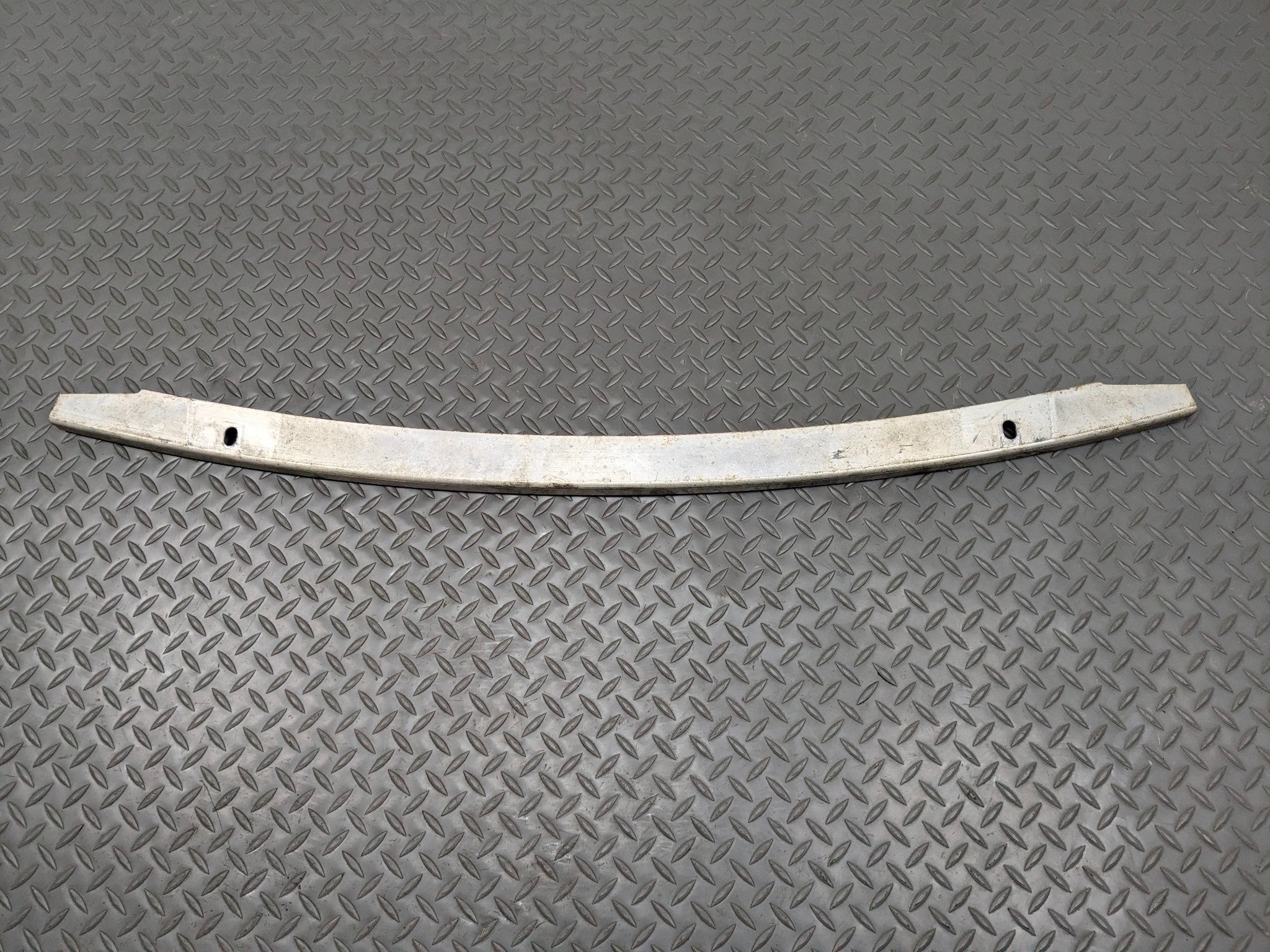 2003 - 2005 LAND ROVER RANGE ROVER OEM FRONT BUMPER COVER CENTER SUPPORT BRACKET