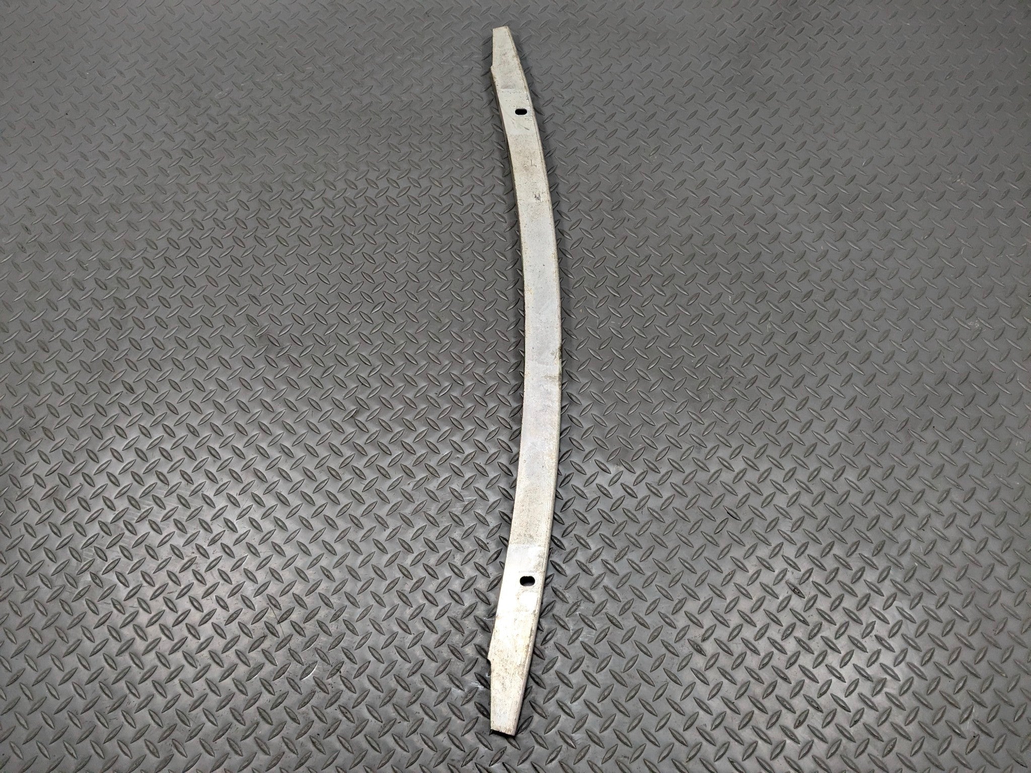 2003 - 2005 LAND ROVER RANGE ROVER OEM FRONT BUMPER COVER CENTER SUPPORT BRACKET