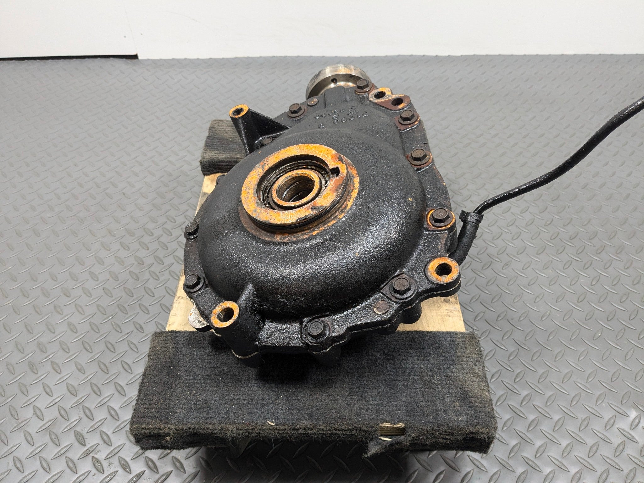 2003 - 2005 LAND ROVER RANGE ROVER OEM FRONT AXLE DIFFERENTIAL CARRIER ASSEMBLY