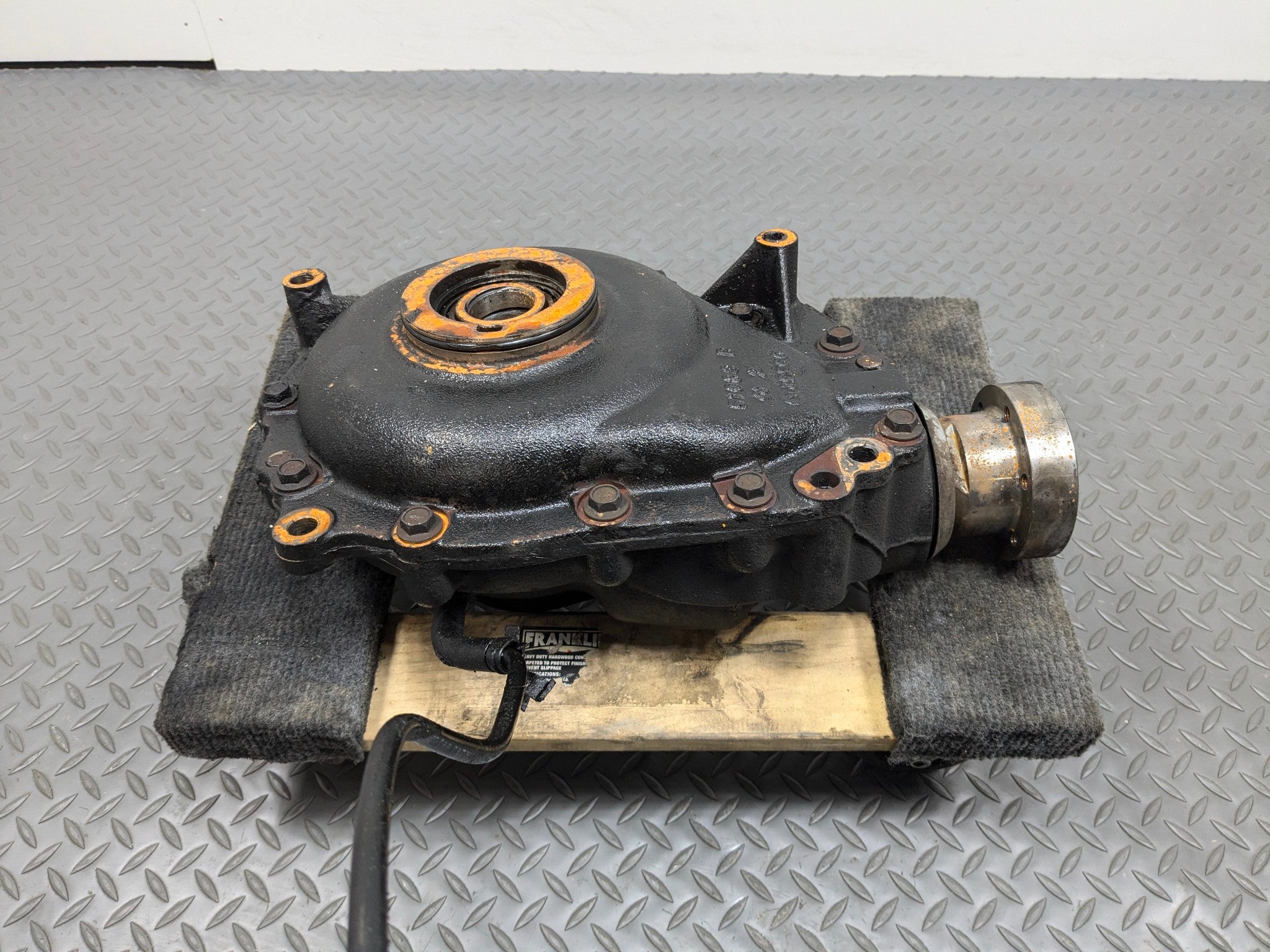 2003 - 2005 LAND ROVER RANGE ROVER OEM FRONT AXLE DIFFERENTIAL CARRIER ASSEMBLY