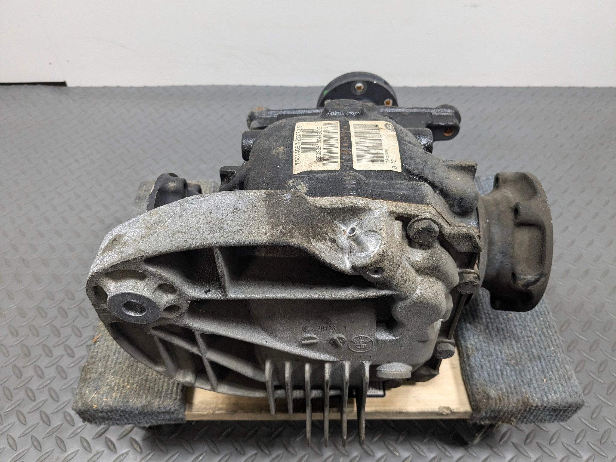 2003 - 2005 LAND ROVER RANGE ROVER OEM REAR AXLE DIFFERENTIAL CARRIER ASSEMBLY