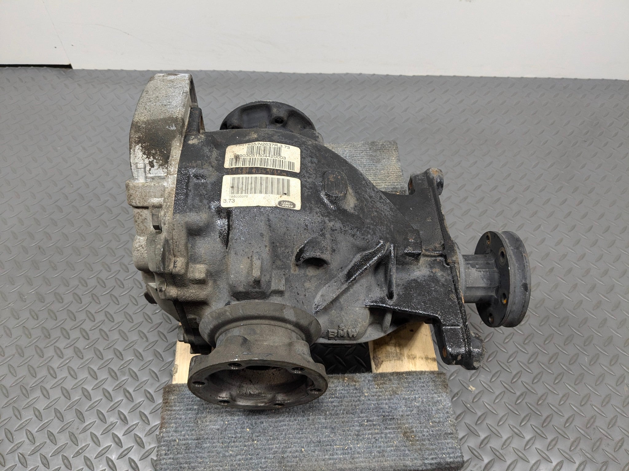 2003 - 2005 LAND ROVER RANGE ROVER OEM REAR AXLE DIFFERENTIAL CARRIER ASSEMBLY