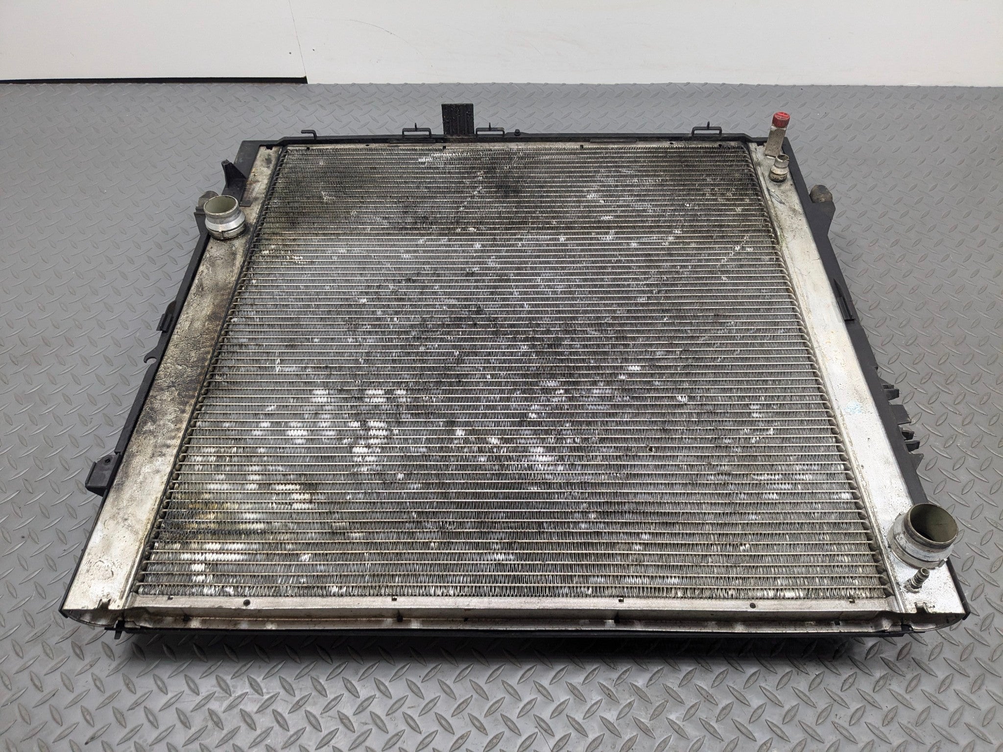 2003 - 2005 LAND ROVER RANGE ROVER OEM ENGINE MOTOR COOLING RADIATOR ASSEMBLY