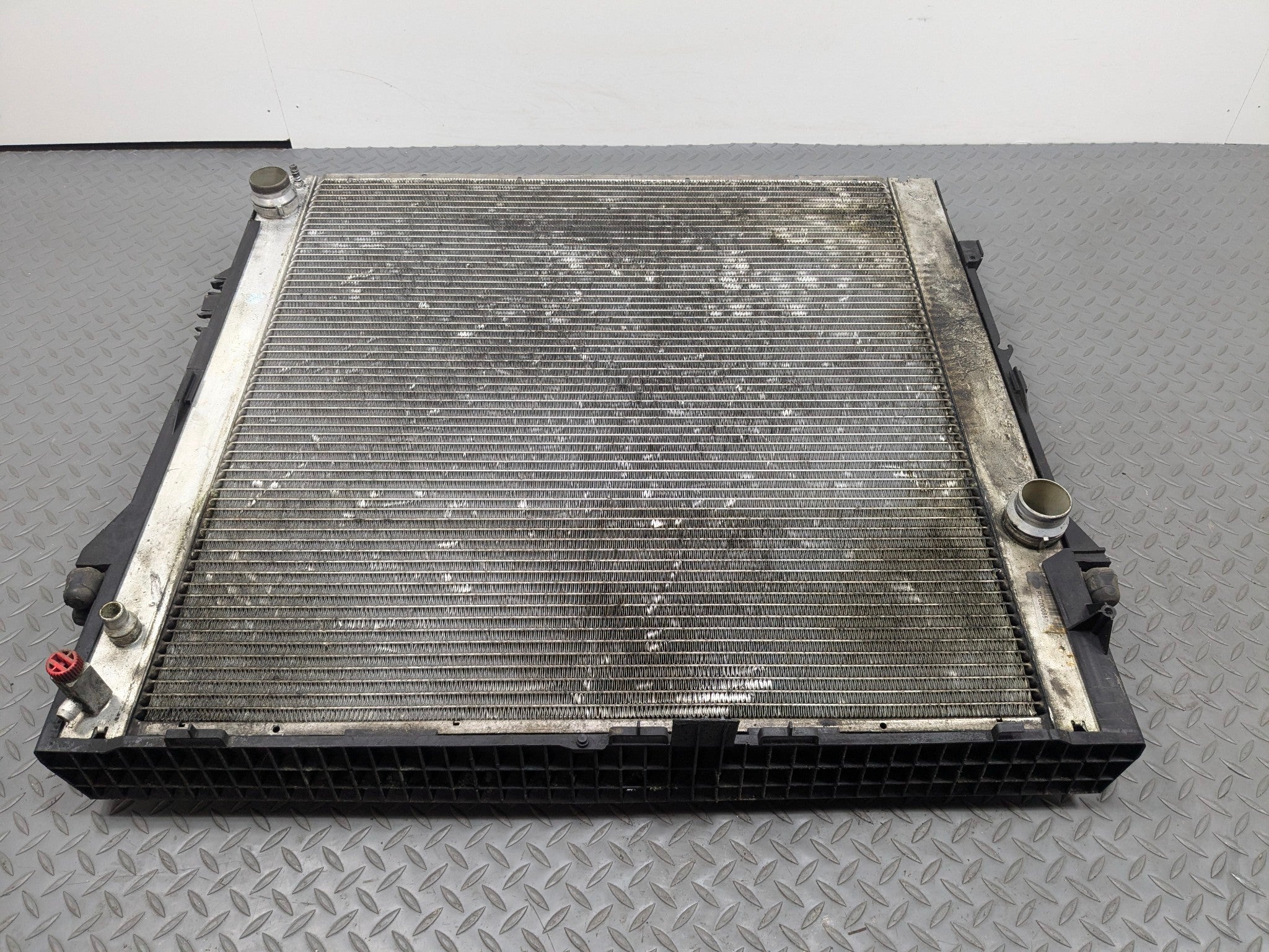 2003 - 2005 LAND ROVER RANGE ROVER OEM ENGINE MOTOR COOLING RADIATOR ASSEMBLY