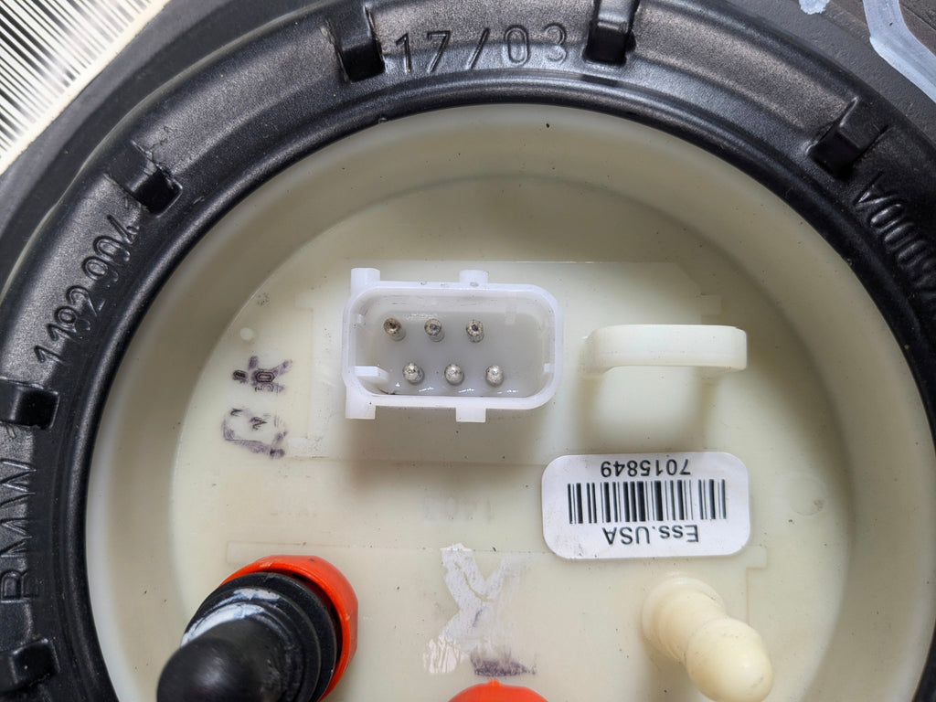 2003 - 2005 LAND ROVER RANGE ROVER OEM GASOLINE FUEL TANK RESERVIOR ASSEMBLY