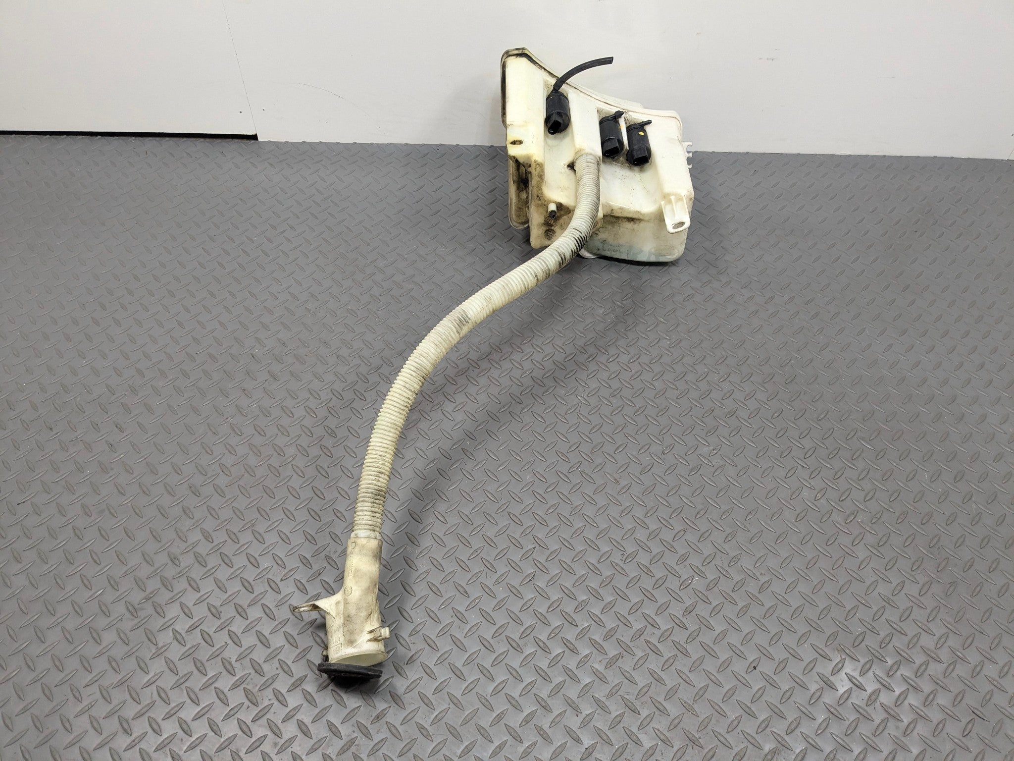 2003 - 2005 LAND ROVER RANGE ROVER OEM WINDSHIELD WASHER RESERVOIR BOTTLE