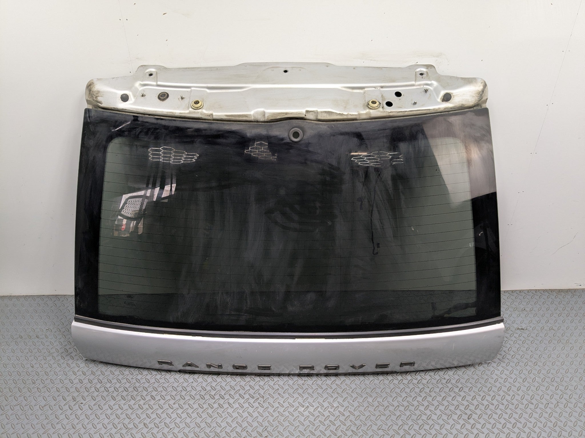 03 - 05 LAND ROVER RANGE ROVER OEM LIFTGATE SHELL PANEL WITH GLASS REAR UPPER