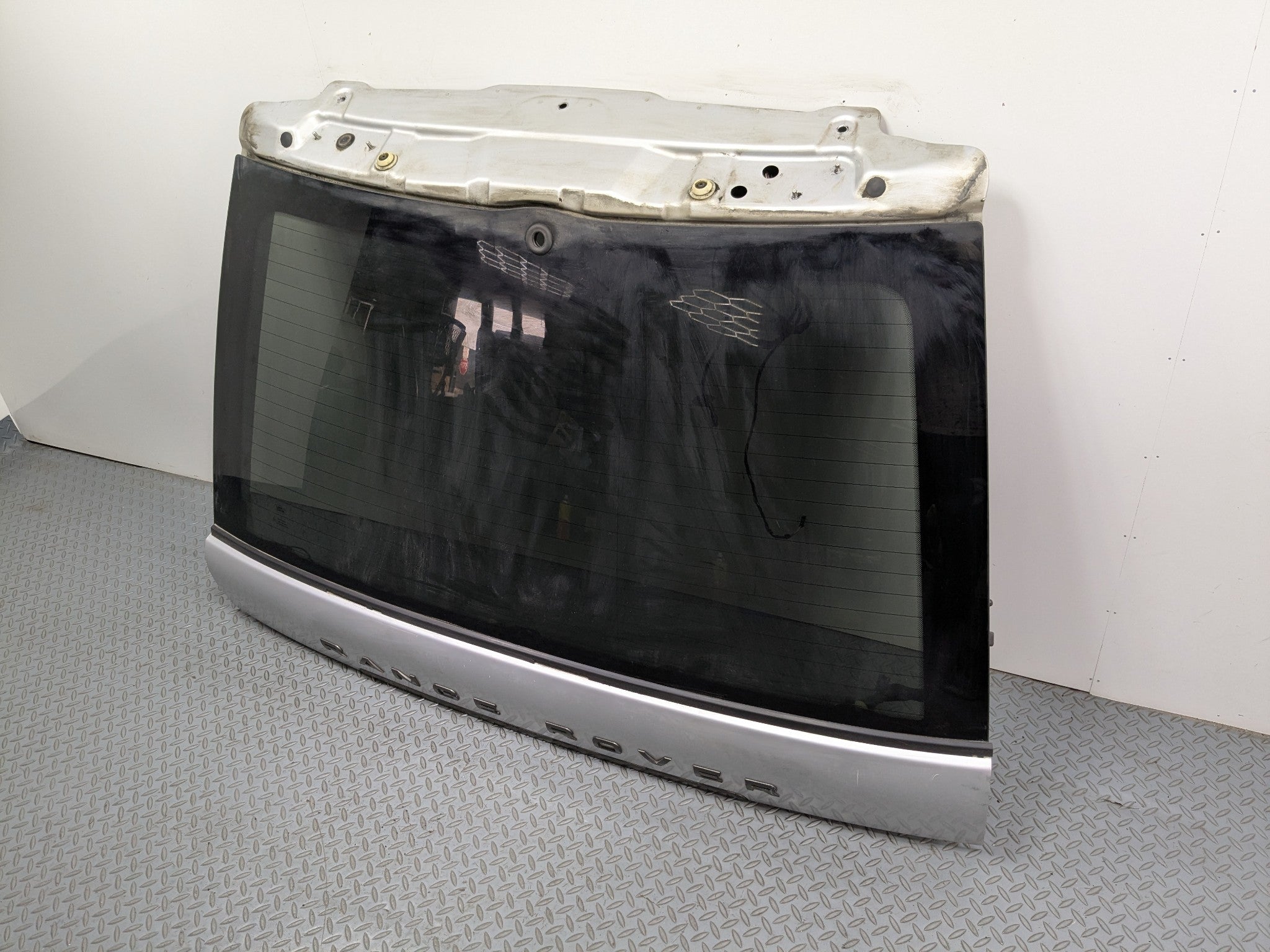 03 - 05 LAND ROVER RANGE ROVER OEM LIFTGATE SHELL PANEL WITH GLASS REAR UPPER