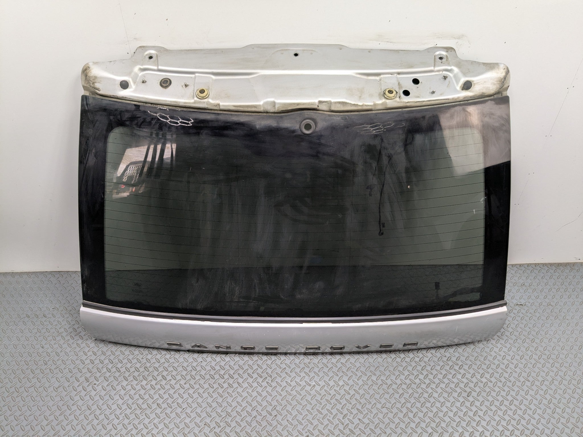 03 - 05 LAND ROVER RANGE ROVER OEM LIFTGATE SHELL PANEL WITH GLASS REAR UPPER