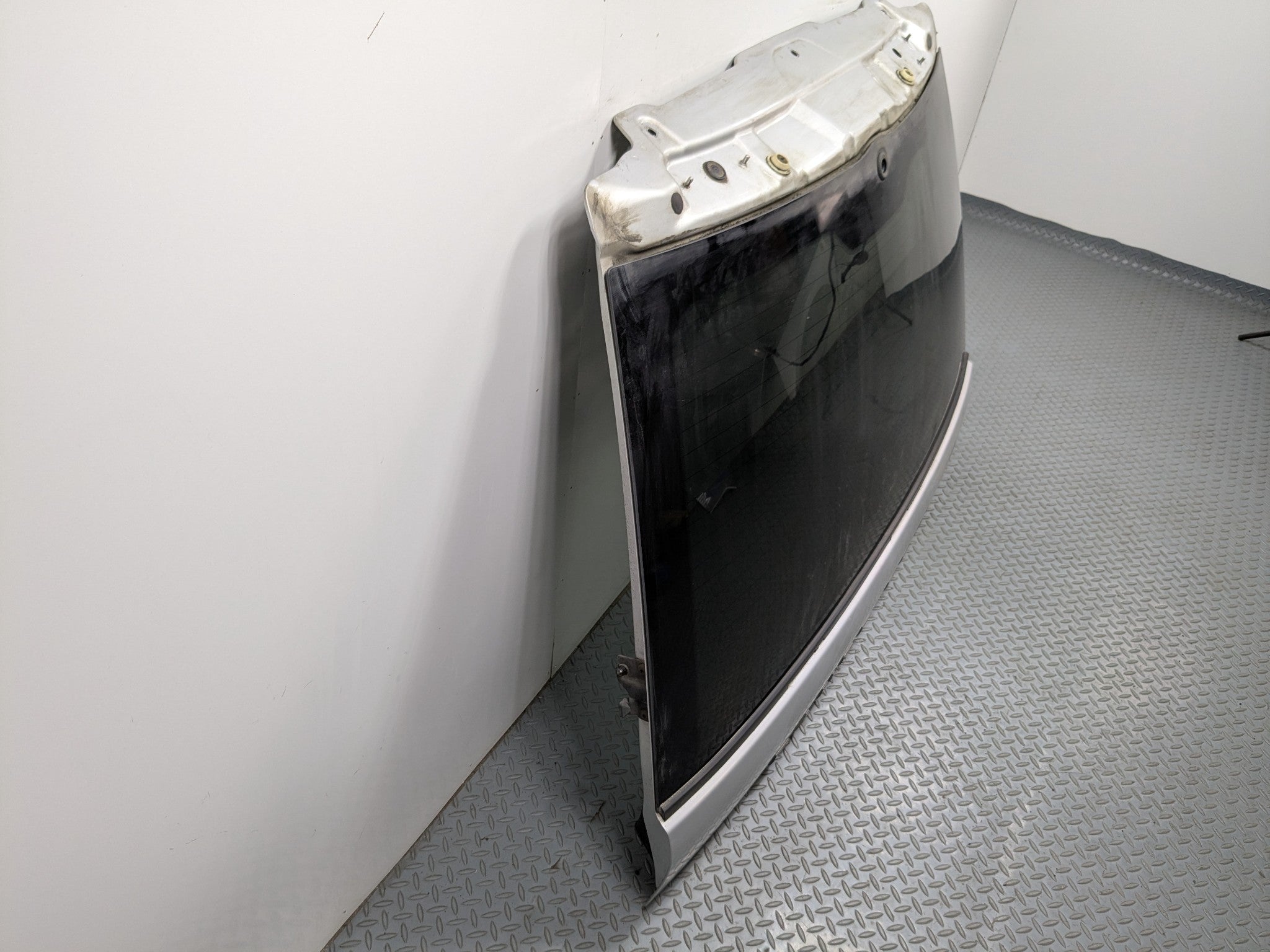 03 - 05 LAND ROVER RANGE ROVER OEM LIFTGATE SHELL PANEL WITH GLASS REAR UPPER