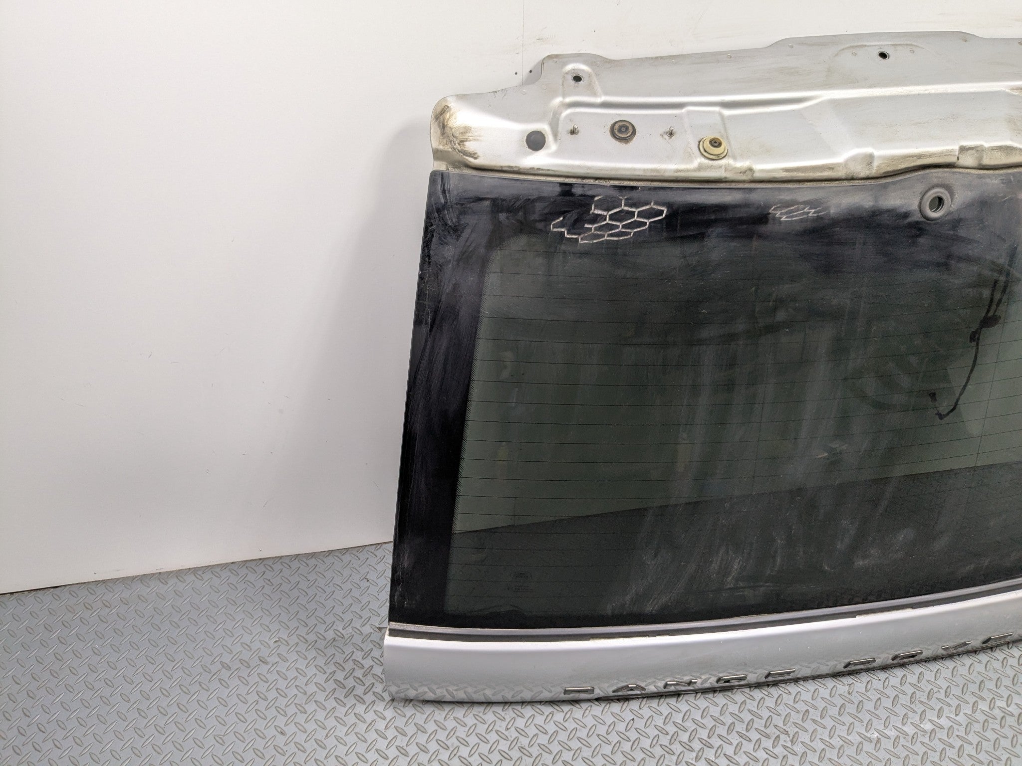 03 - 05 LAND ROVER RANGE ROVER OEM LIFTGATE SHELL PANEL WITH GLASS REAR UPPER