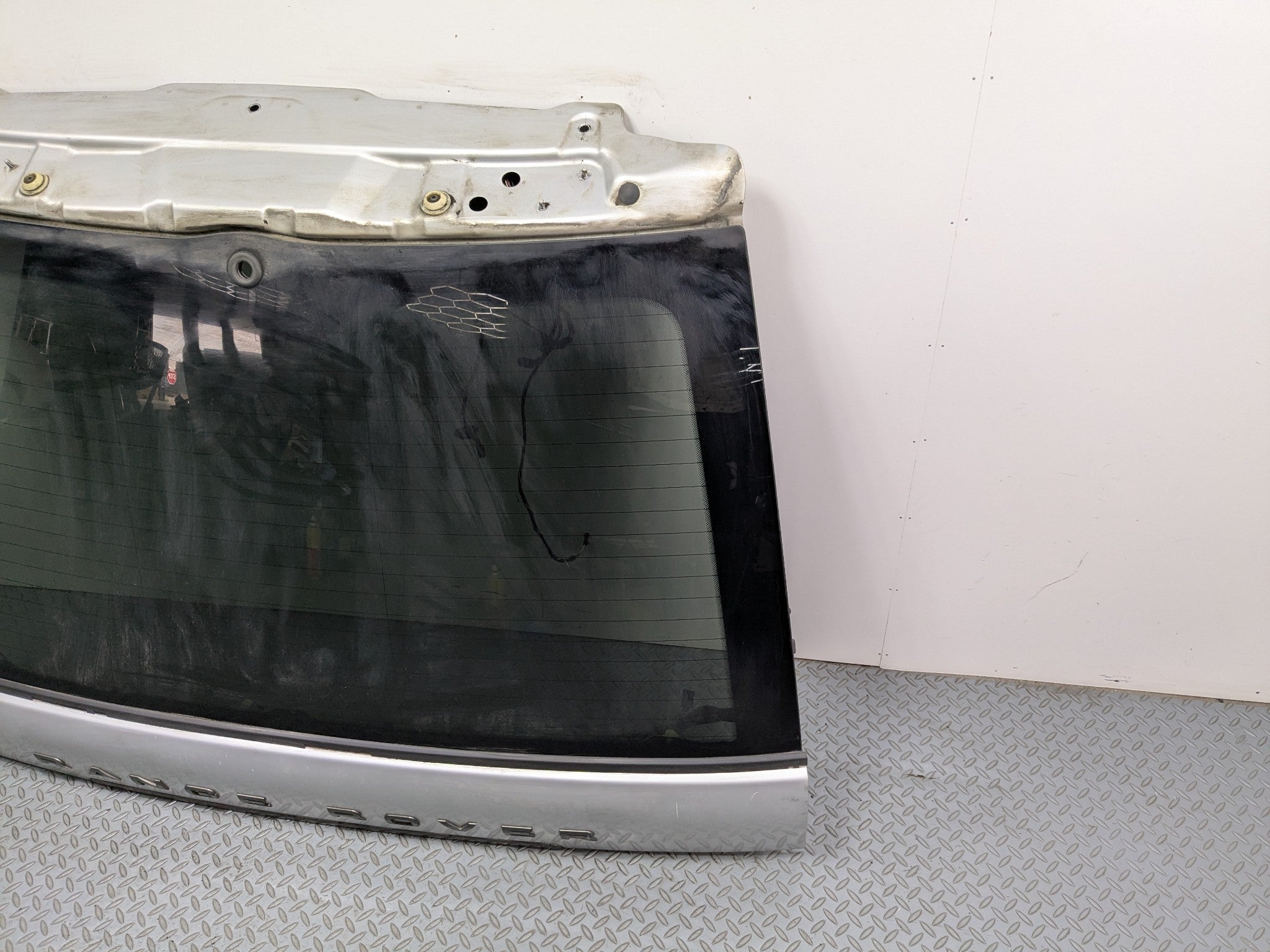 03 - 05 LAND ROVER RANGE ROVER OEM LIFTGATE SHELL PANEL WITH GLASS REAR UPPER