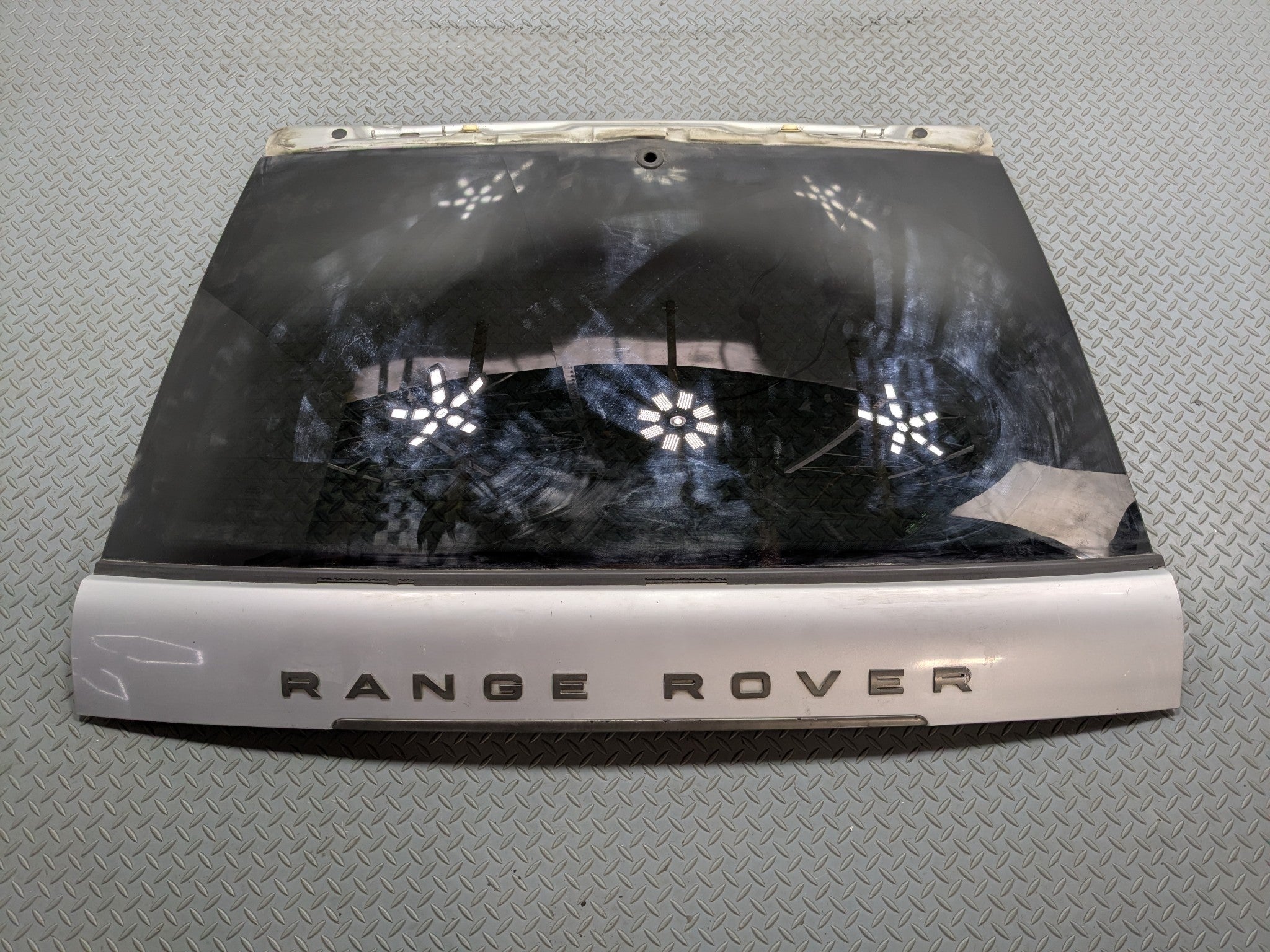 03 - 05 LAND ROVER RANGE ROVER OEM LIFTGATE SHELL PANEL WITH GLASS REAR UPPER