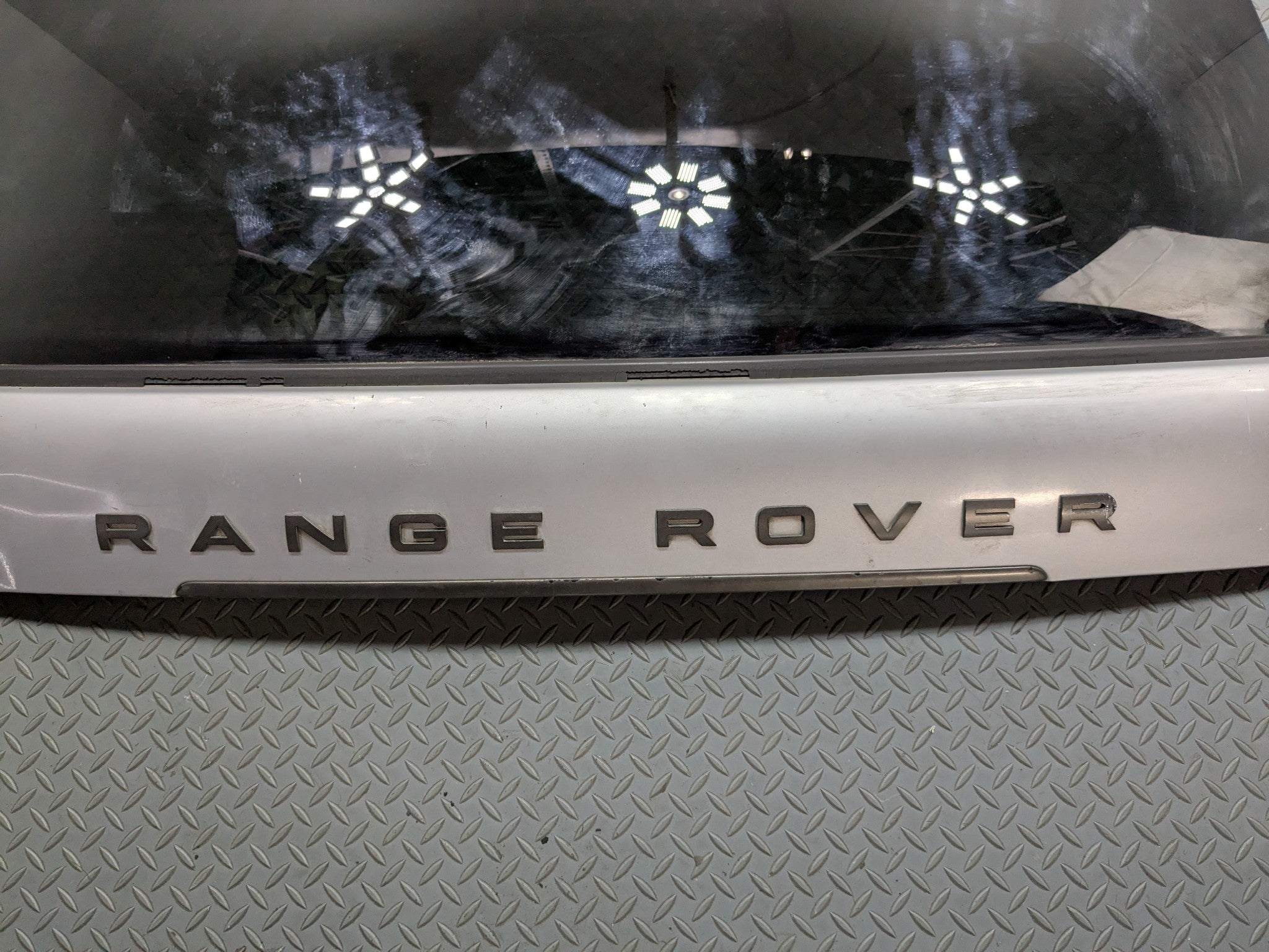 03 - 05 LAND ROVER RANGE ROVER OEM LIFTGATE SHELL PANEL WITH GLASS REAR UPPER