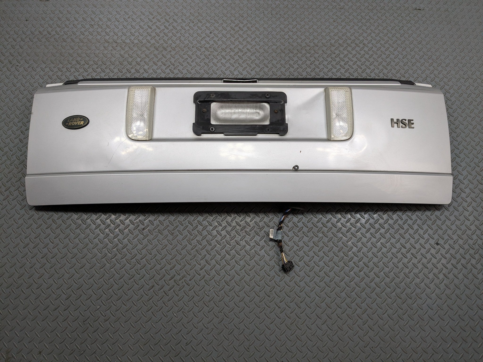 03 - 05 LAND ROVER RANGE ROVER OEM LOWER TRUNK LID LIFTGATE TAILGATE HATCH SHELL