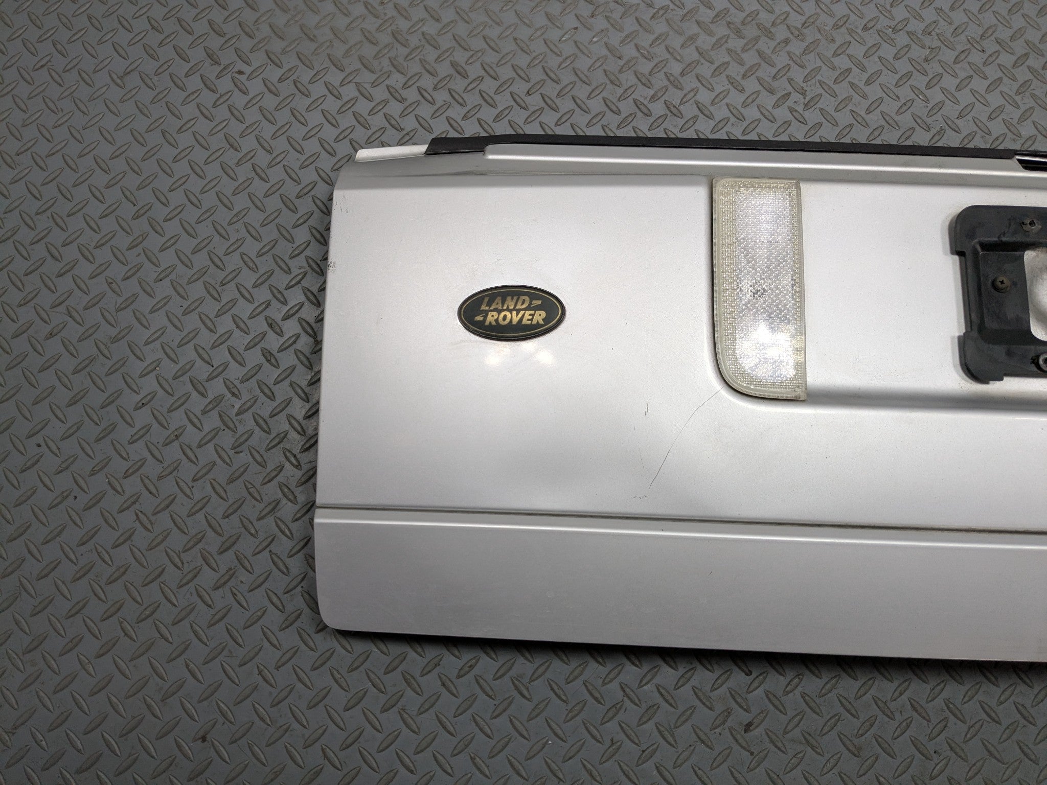 03 - 05 LAND ROVER RANGE ROVER OEM LOWER TRUNK LID LIFTGATE TAILGATE HATCH SHELL