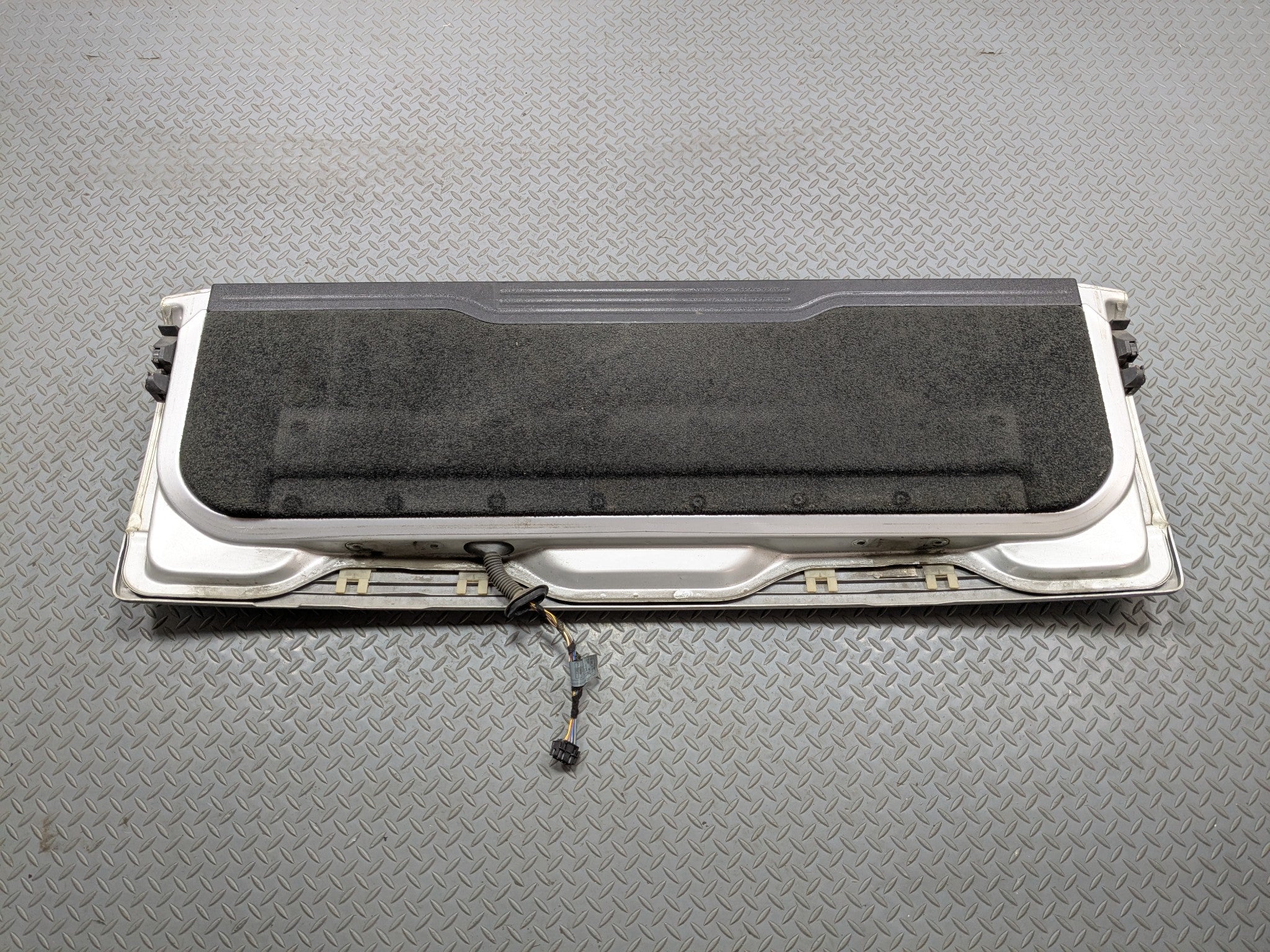 03 - 05 LAND ROVER RANGE ROVER OEM LOWER TRUNK LID LIFTGATE TAILGATE HATCH SHELL