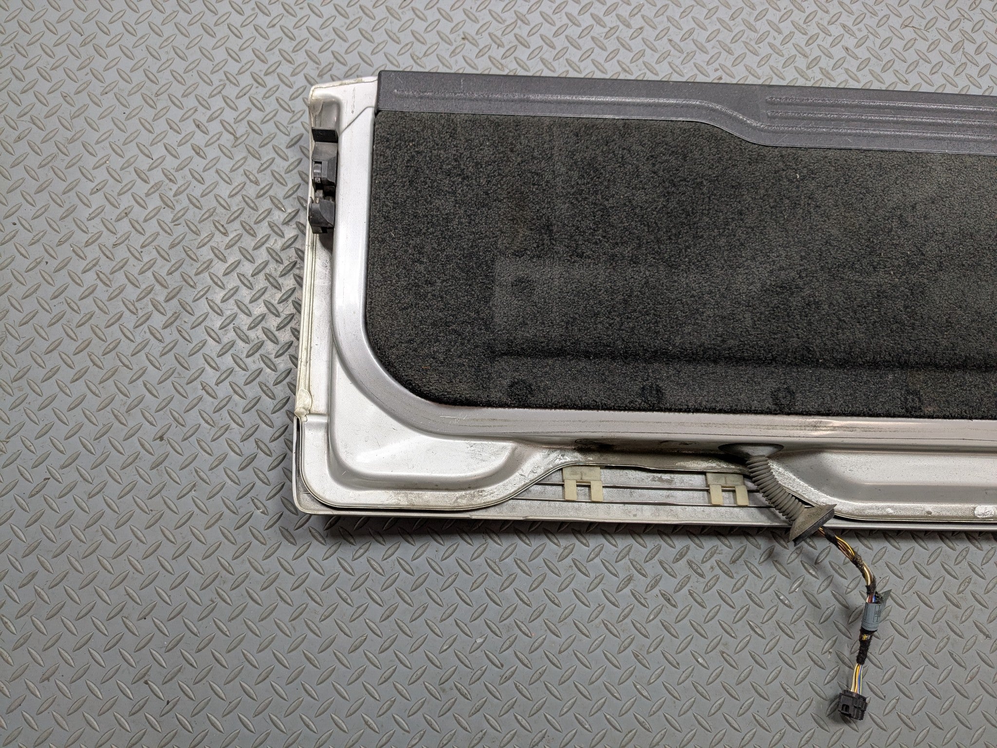 03 - 05 LAND ROVER RANGE ROVER OEM LOWER TRUNK LID LIFTGATE TAILGATE HATCH SHELL