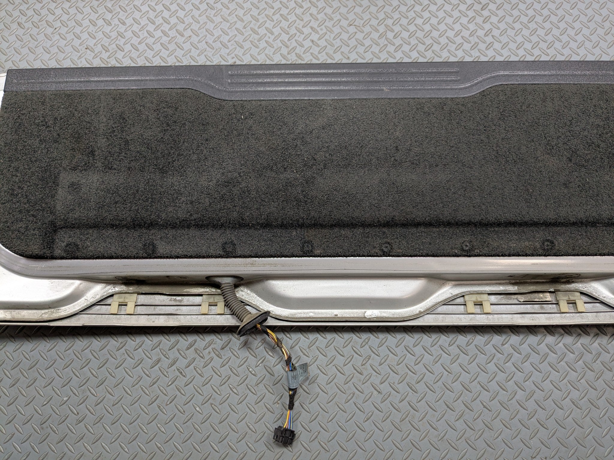 03 - 05 LAND ROVER RANGE ROVER OEM LOWER TRUNK LID LIFTGATE TAILGATE HATCH SHELL
