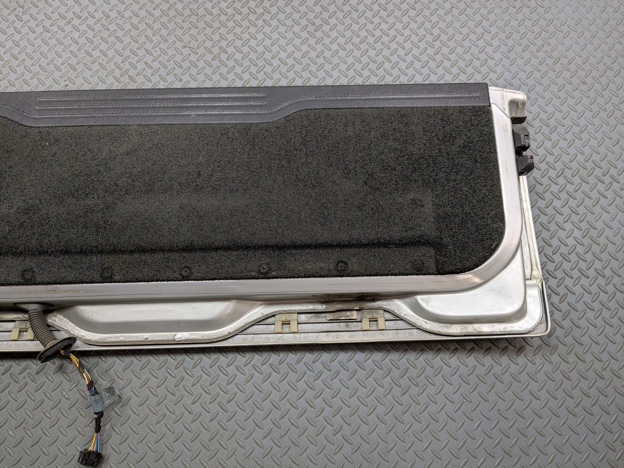 03 - 05 LAND ROVER RANGE ROVER OEM LOWER TRUNK LID LIFTGATE TAILGATE HATCH SHELL