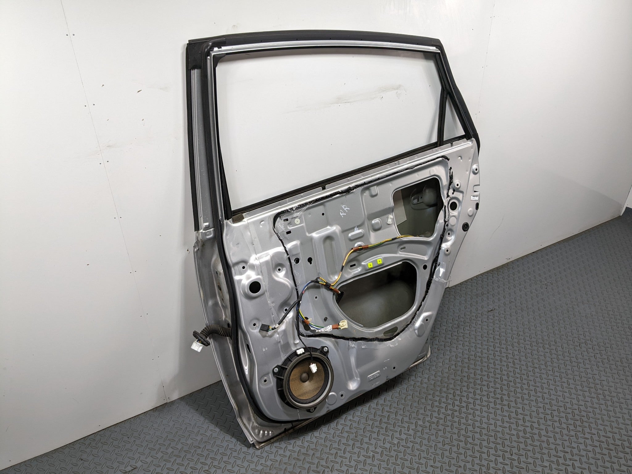 07-09 TOYOTA PRIUS OEM DOOR SHELL PANEL CLASSIC SILVER METALLIC REAR RIGHT SIDE