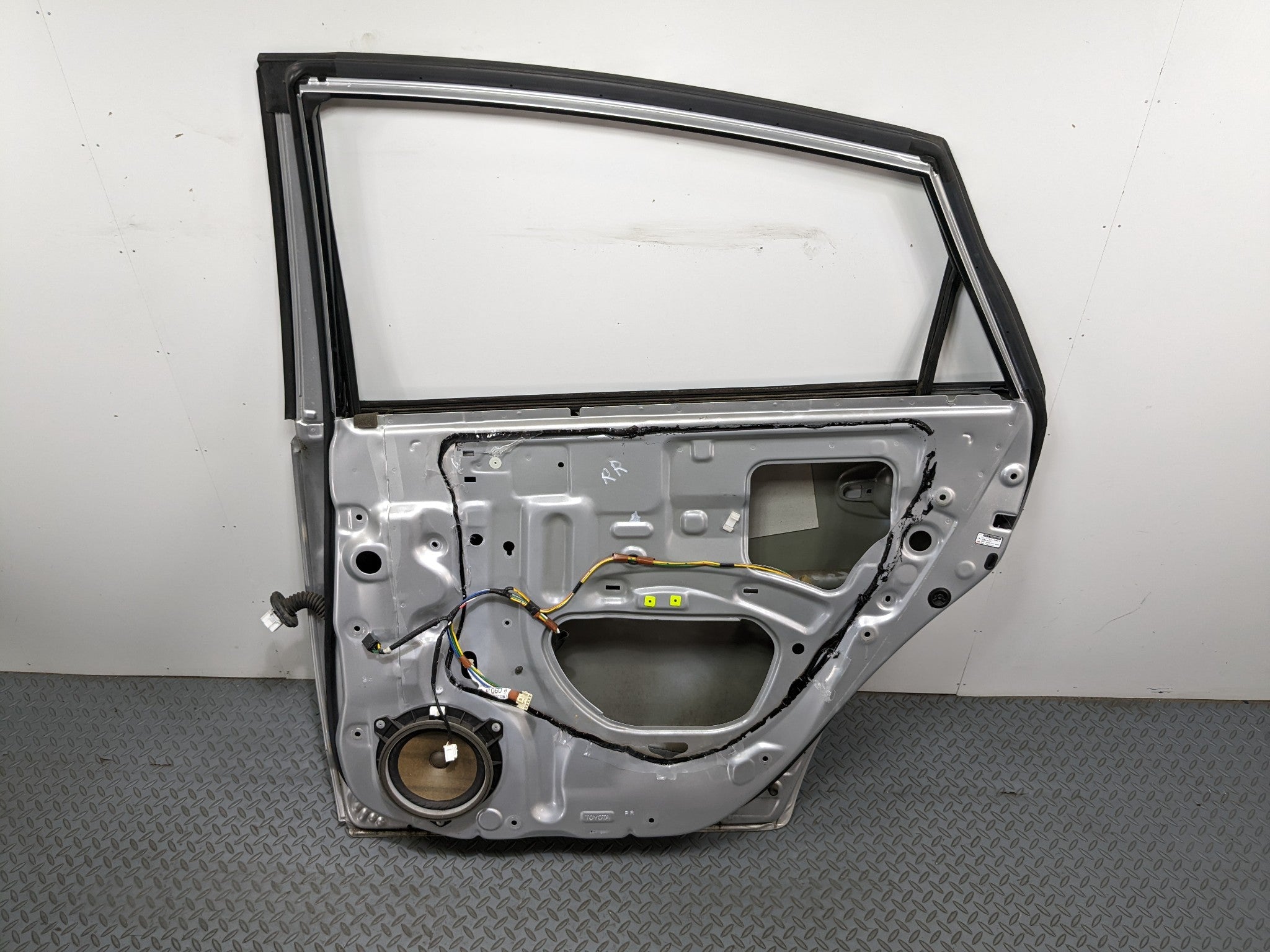 07-09 TOYOTA PRIUS OEM DOOR SHELL PANEL CLASSIC SILVER METALLIC REAR RIGHT SIDE