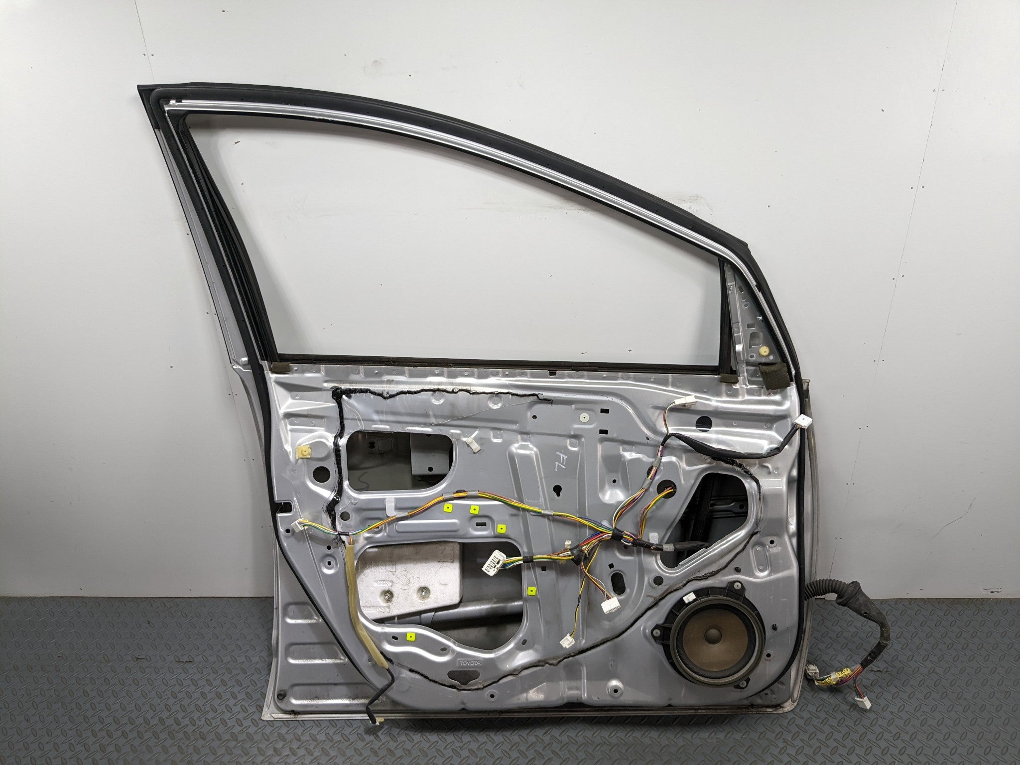 07-09 TOYOTA PRIUS OEM DOOR SHELL PANEL CLASSIC SILVER METALLIC FRONT LEFT SIDE