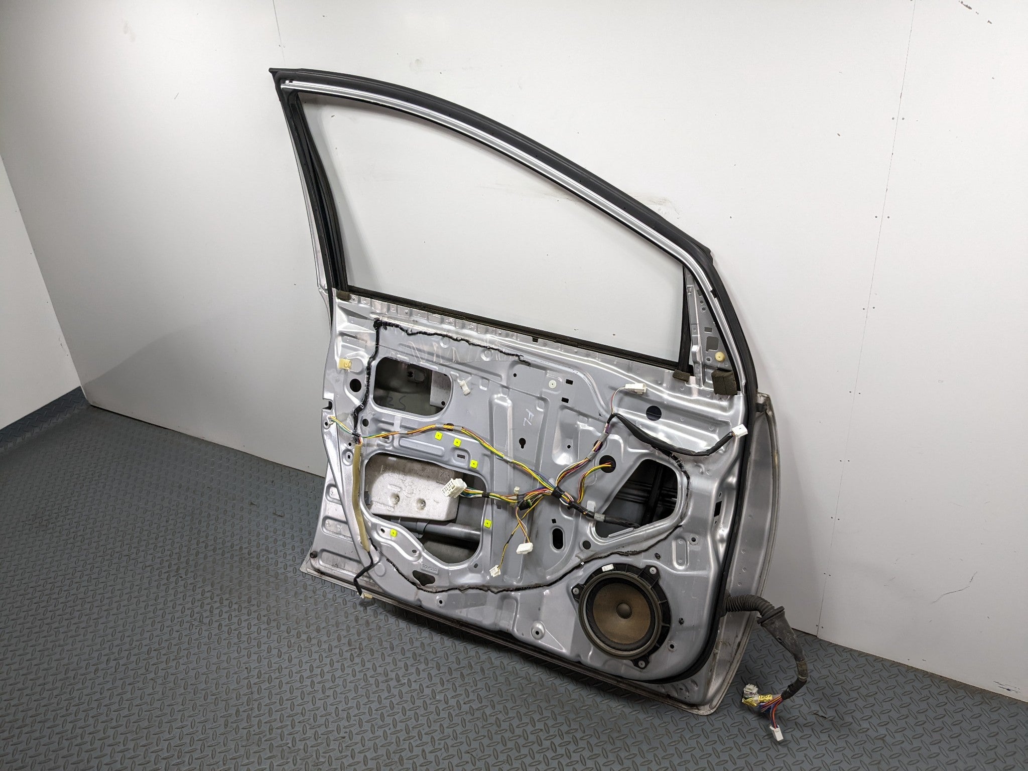 07-09 TOYOTA PRIUS OEM DOOR SHELL PANEL CLASSIC SILVER METALLIC FRONT LEFT SIDE