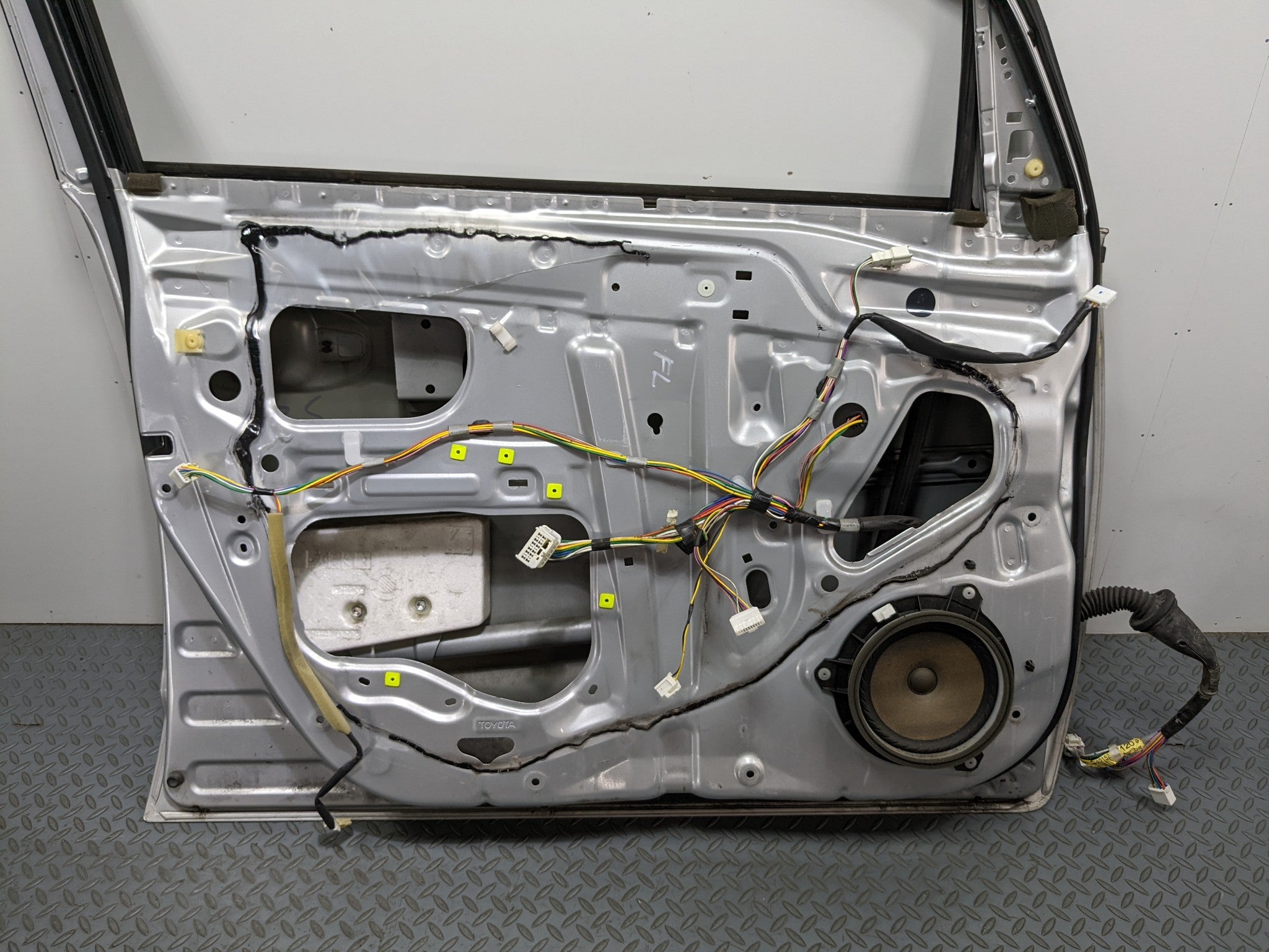 07-09 TOYOTA PRIUS OEM DOOR SHELL PANEL CLASSIC SILVER METALLIC FRONT LEFT SIDE