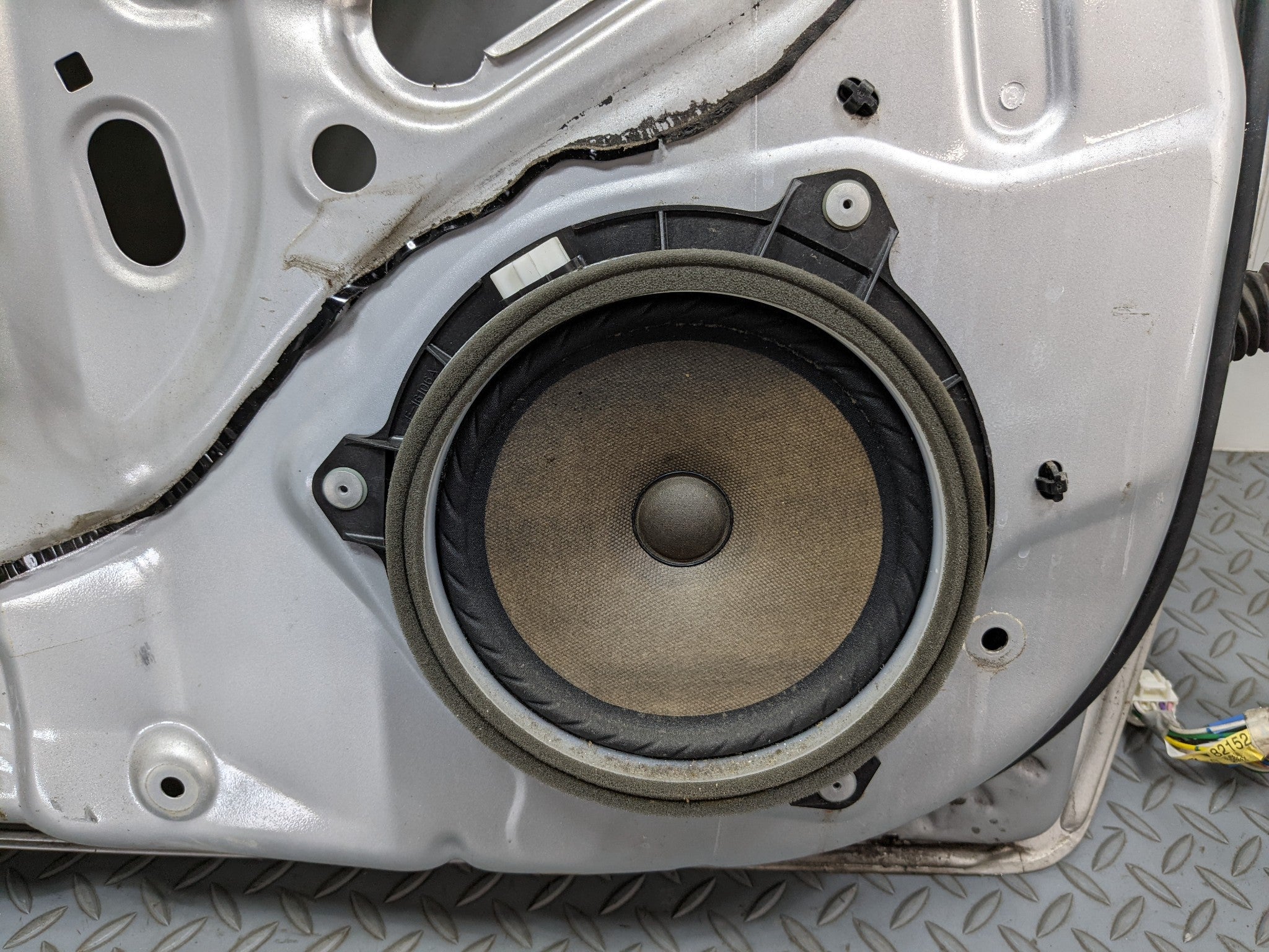 07-09 TOYOTA PRIUS OEM DOOR SHELL PANEL CLASSIC SILVER METALLIC FRONT LEFT SIDE