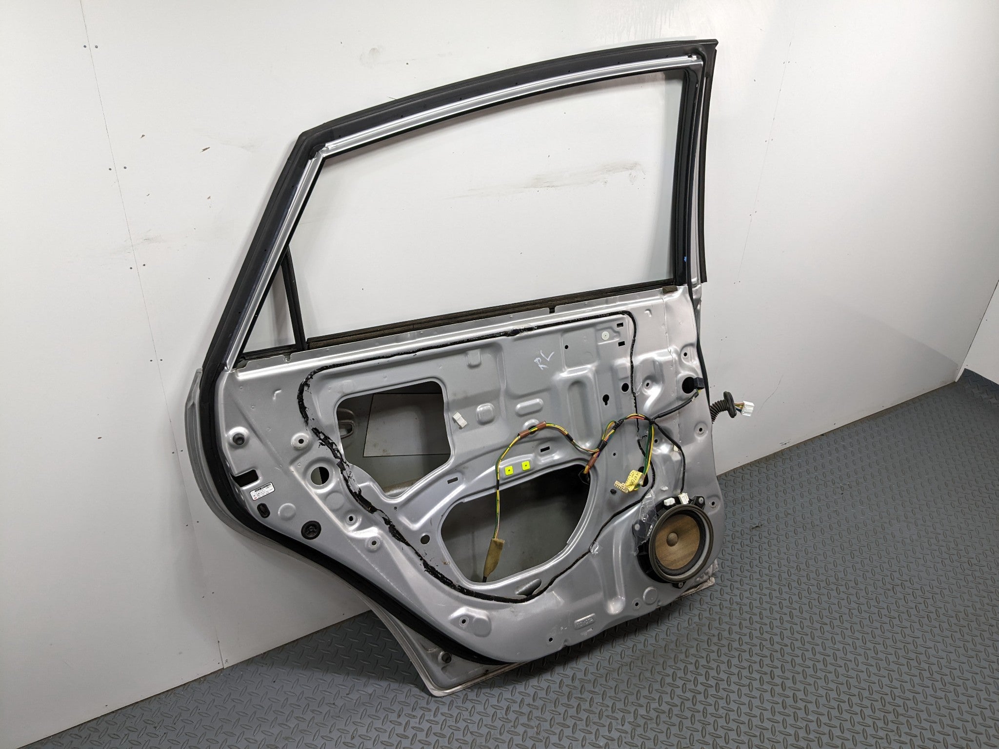 07-09 TOYOTA PRIUS OEM DOOR SHELL PANEL CLASSIC SILVER METALLIC REAR LEFT SIDE