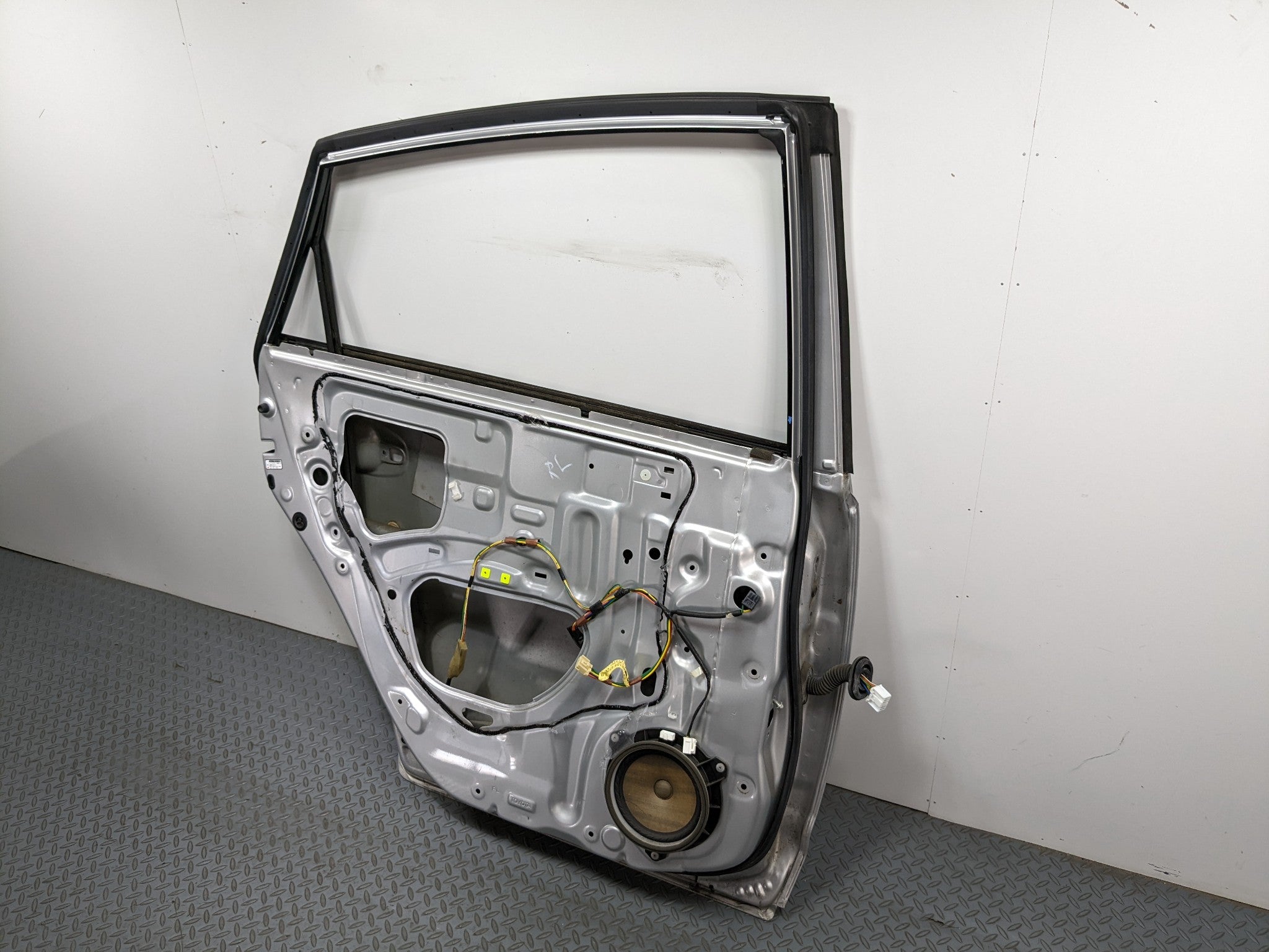 07-09 TOYOTA PRIUS OEM DOOR SHELL PANEL CLASSIC SILVER METALLIC REAR LEFT SIDE