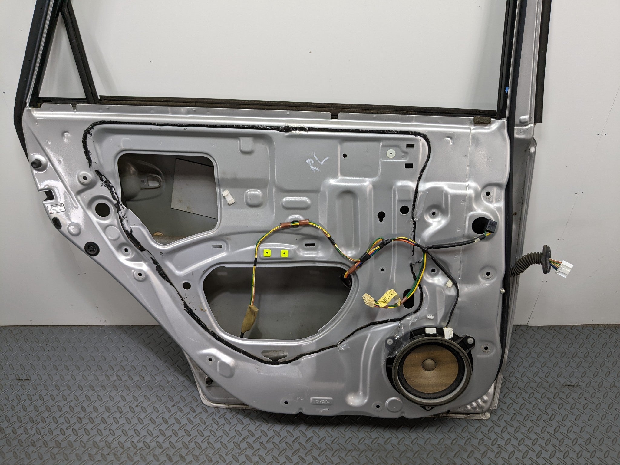 07-09 TOYOTA PRIUS OEM DOOR SHELL PANEL CLASSIC SILVER METALLIC REAR LEFT SIDE