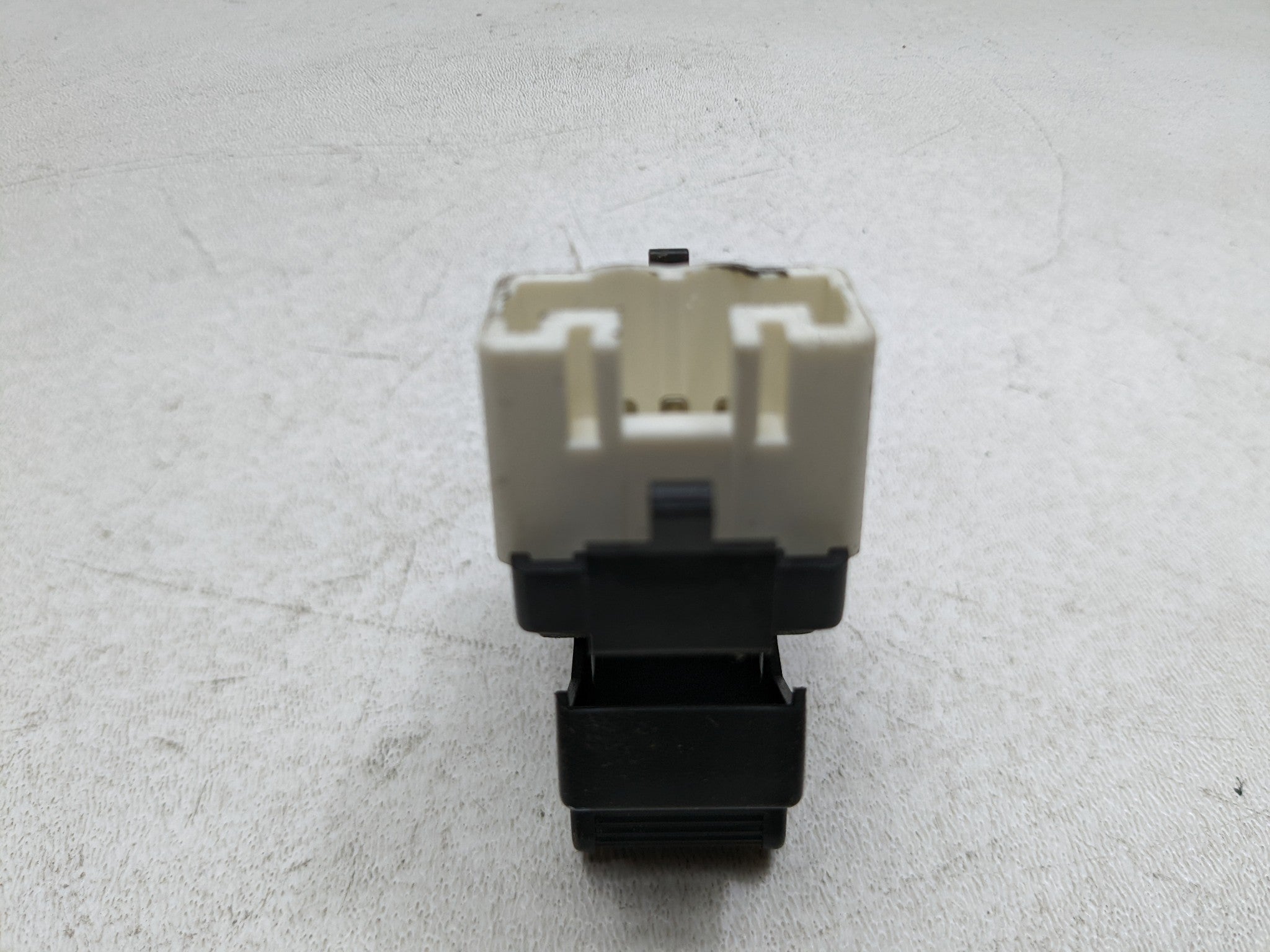 07 - 09 TOYOTA PRIUS OEM DOOR WINDOW CONTROL SWITCH REAR RIGHT PASSENGER SIDE