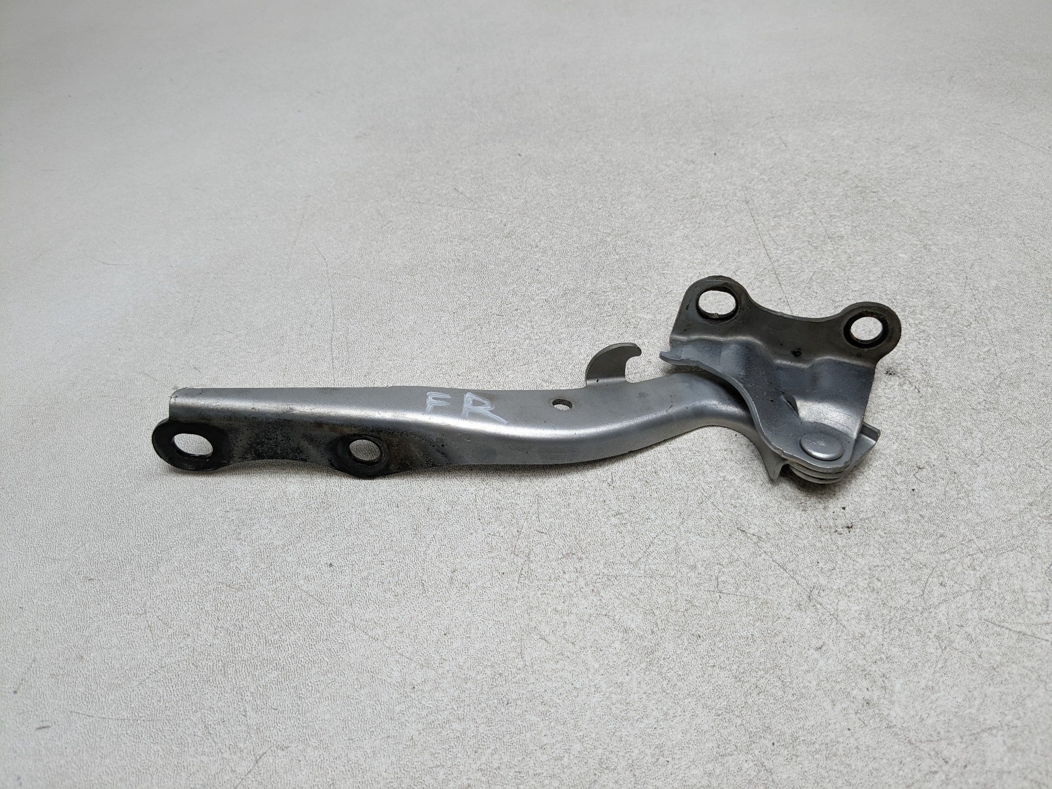 07 - 09 TOYOTA PRIUS OEM HOOD HINGE SUPPORT BRACKET FRONT RIGHT PASSENGER SIDE