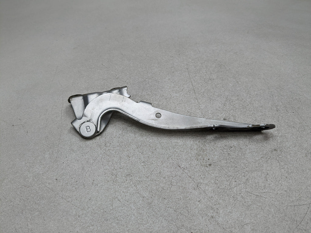 07 - 09 TOYOTA PRIUS OEM HOOD HINGE SUPPORT BRACKET FRONT RIGHT PASSENGER SIDE