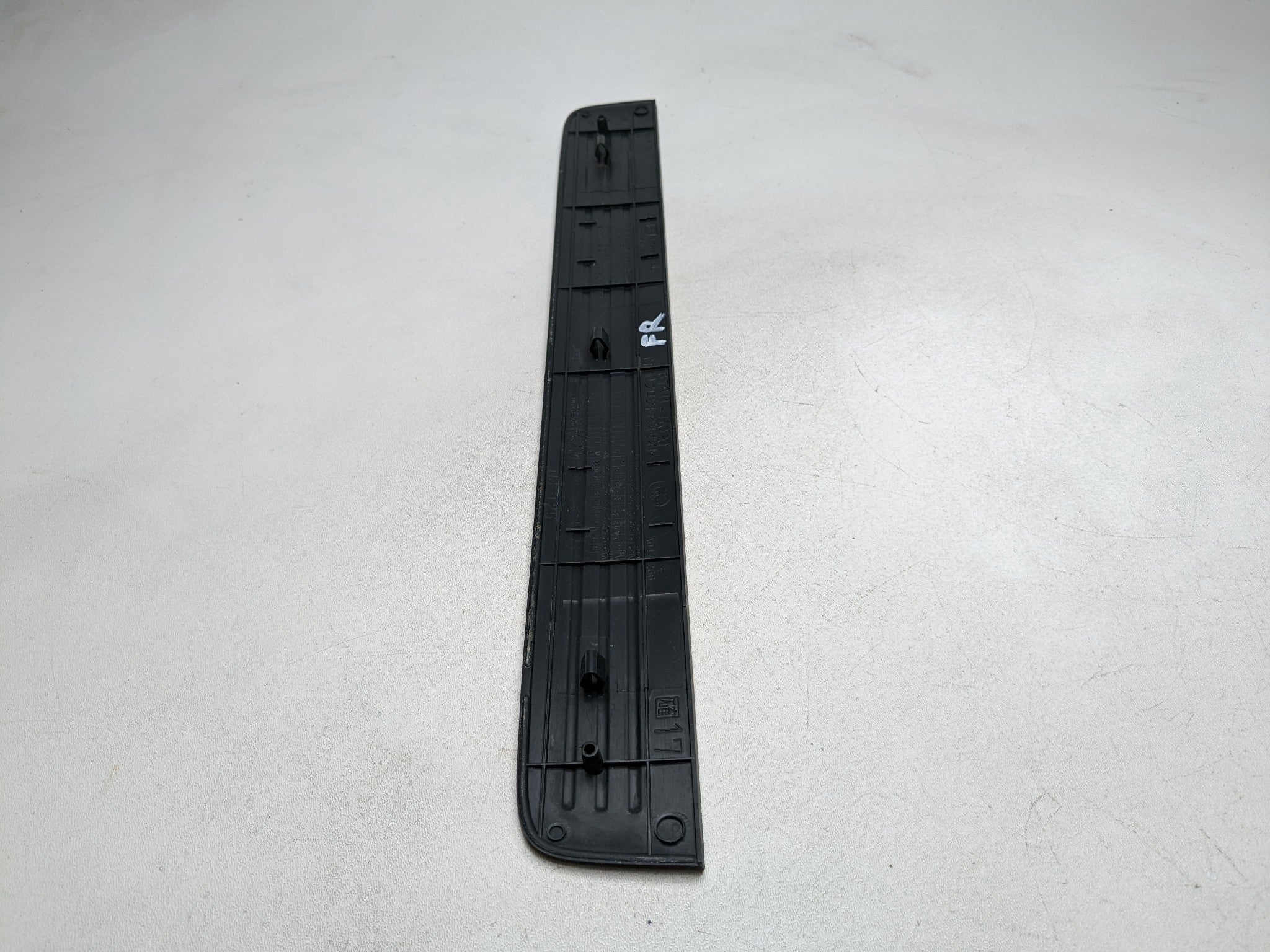 07 - 09 TOYOTA PRIUS OEM DOOR SILL SCUFF PLATE TRIM FRONT RIGHT PASSENGER SIDE