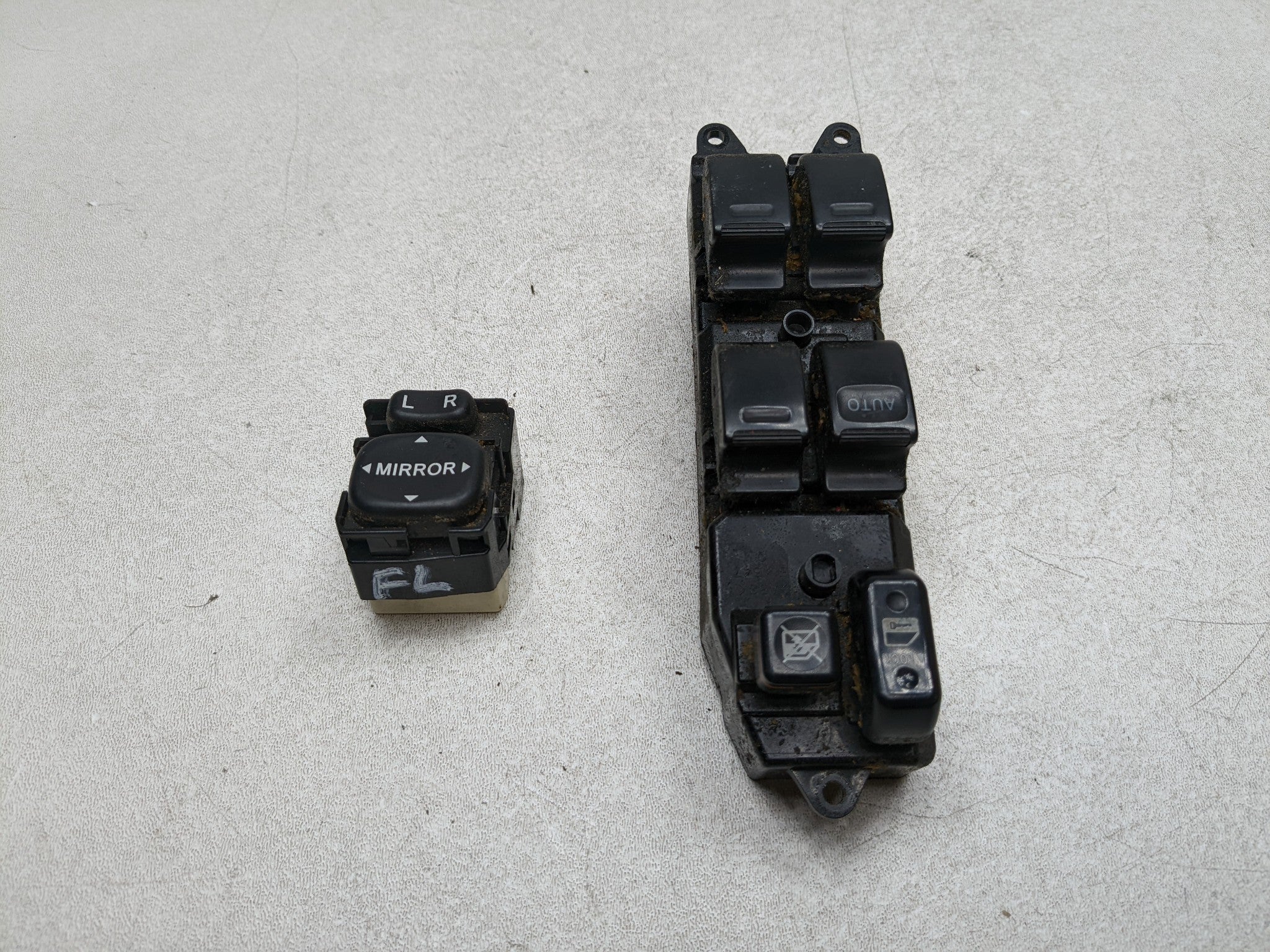 04 - 09 TOYOTA PRIUS OEM MASTER DOOR WINDOW SWITCH WITH MIRROR SWITCH FRONT LEFT