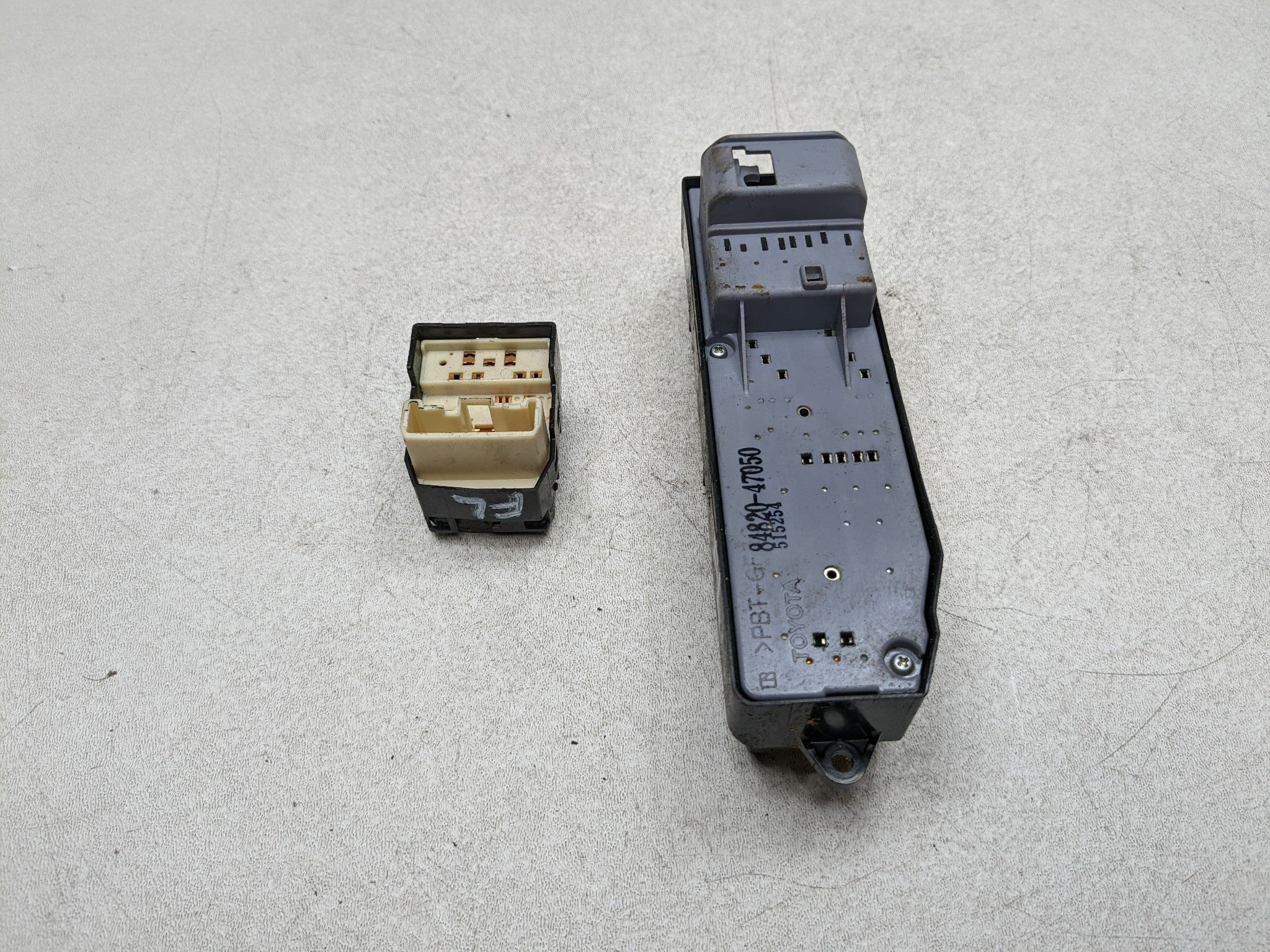 04 - 09 TOYOTA PRIUS OEM MASTER DOOR WINDOW SWITCH WITH MIRROR SWITCH FRONT LEFT